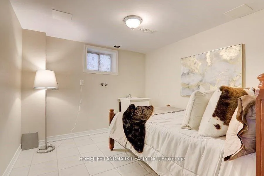 Photo 22 of 32 Windridge Drive, Markham, Bullock — HOMEH