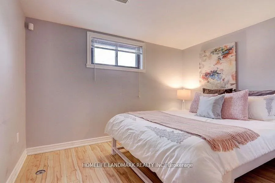 Photo 23 of 32 Windridge Drive, Markham, Bullock — HOMEH
