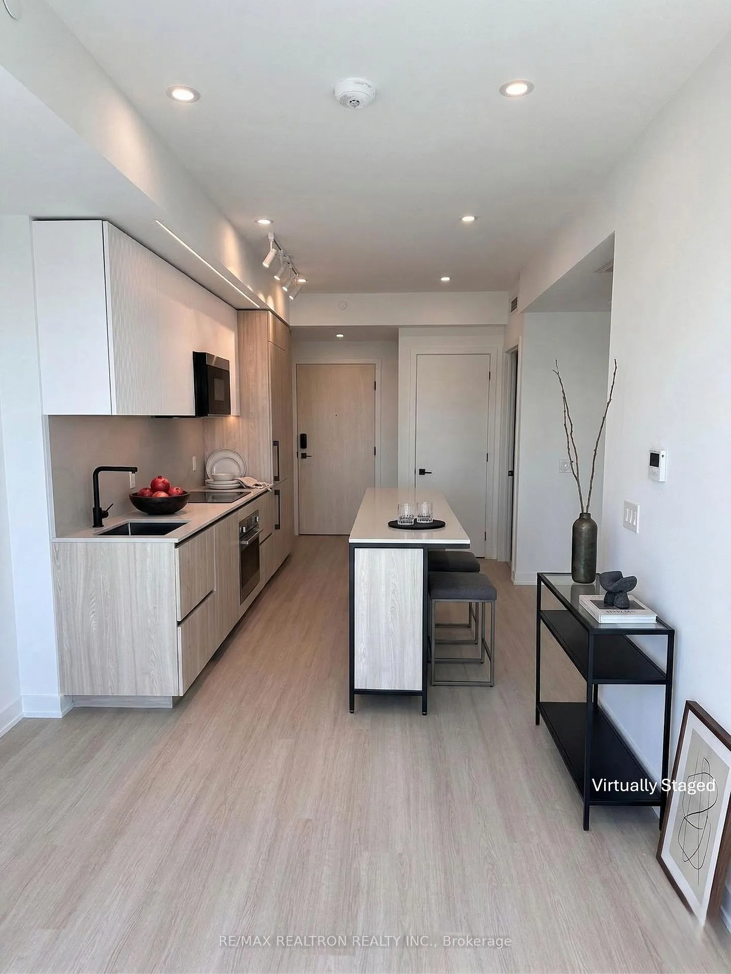 Photo 2 of Unit 606, 699 Sheppard Avenue E, North York, Bayview Village — HOMEH