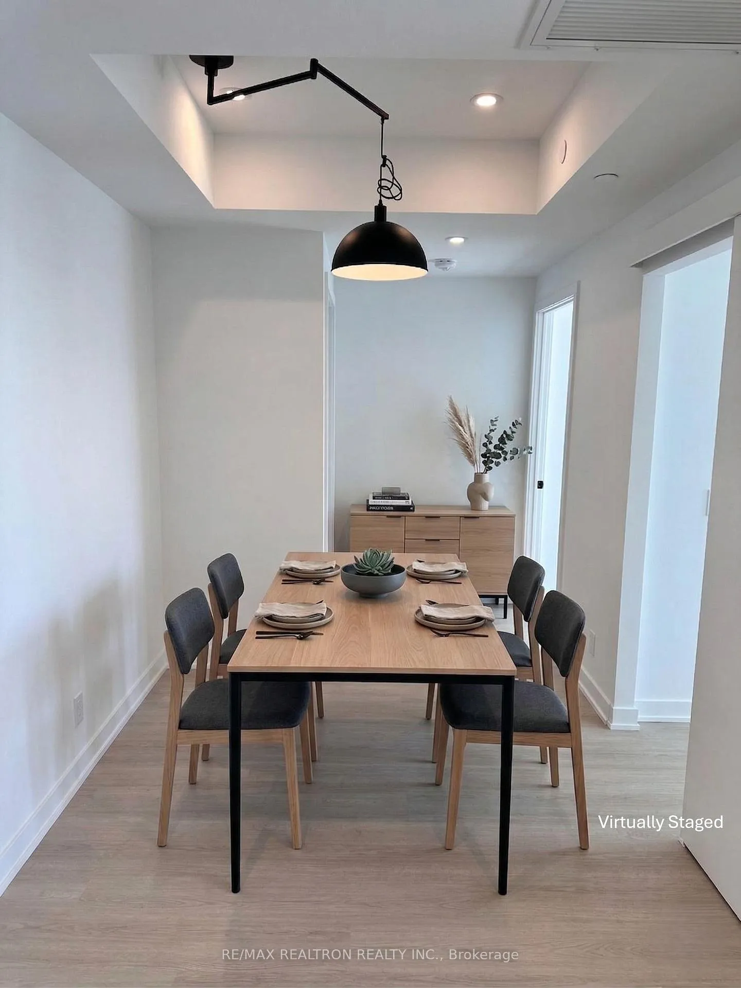 Photo 3 of Unit 606, 699 Sheppard Avenue E, North York, Bayview Village — HOMEH