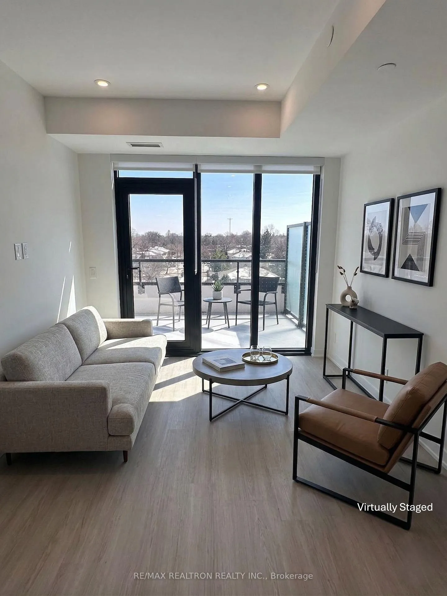 Photo 4 of Unit 606, 699 Sheppard Avenue E, North York, Bayview Village — HOMEH