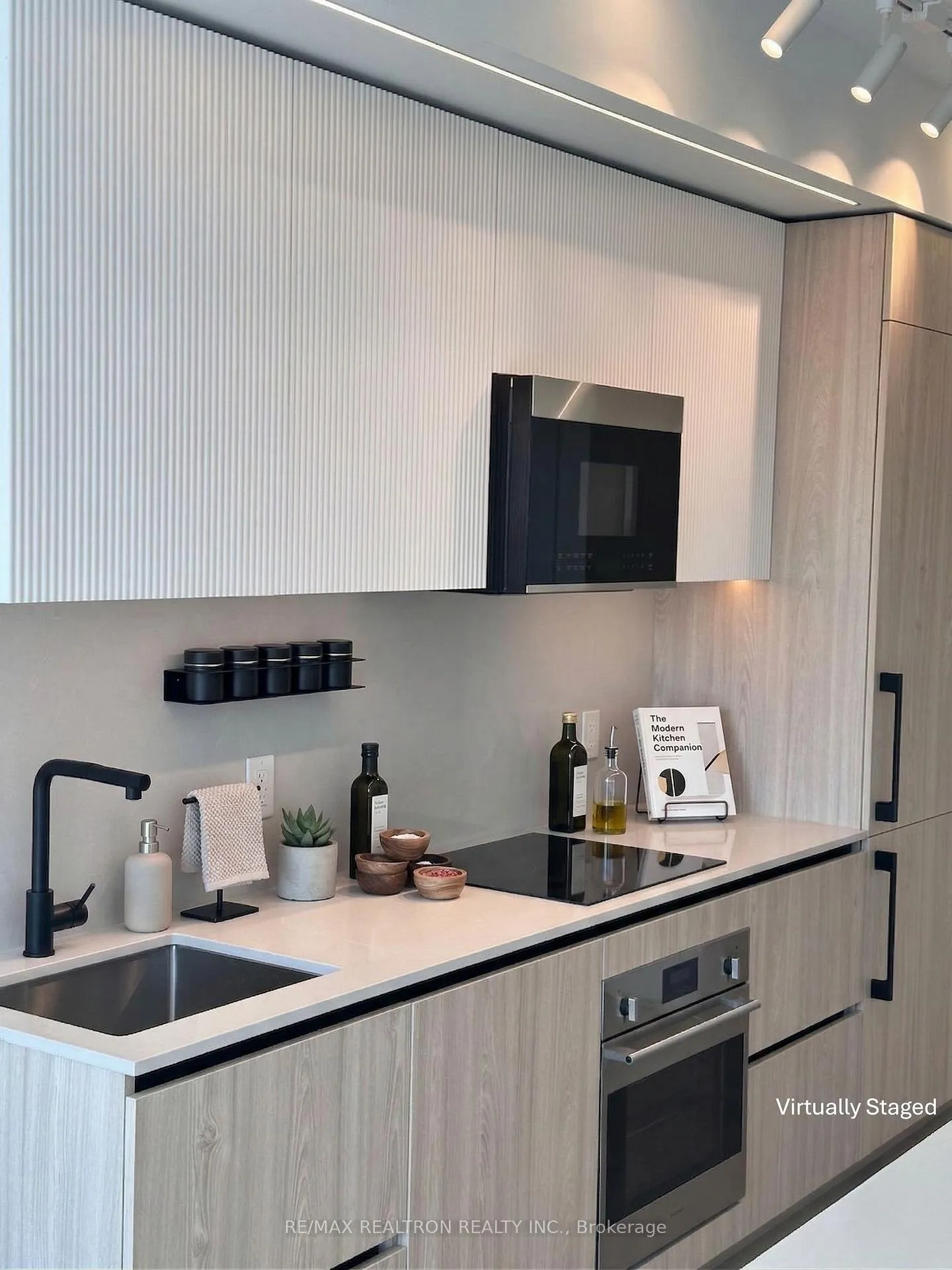Photo 5 of Unit 606, 699 Sheppard Avenue E, North York, Bayview Village — HOMEH