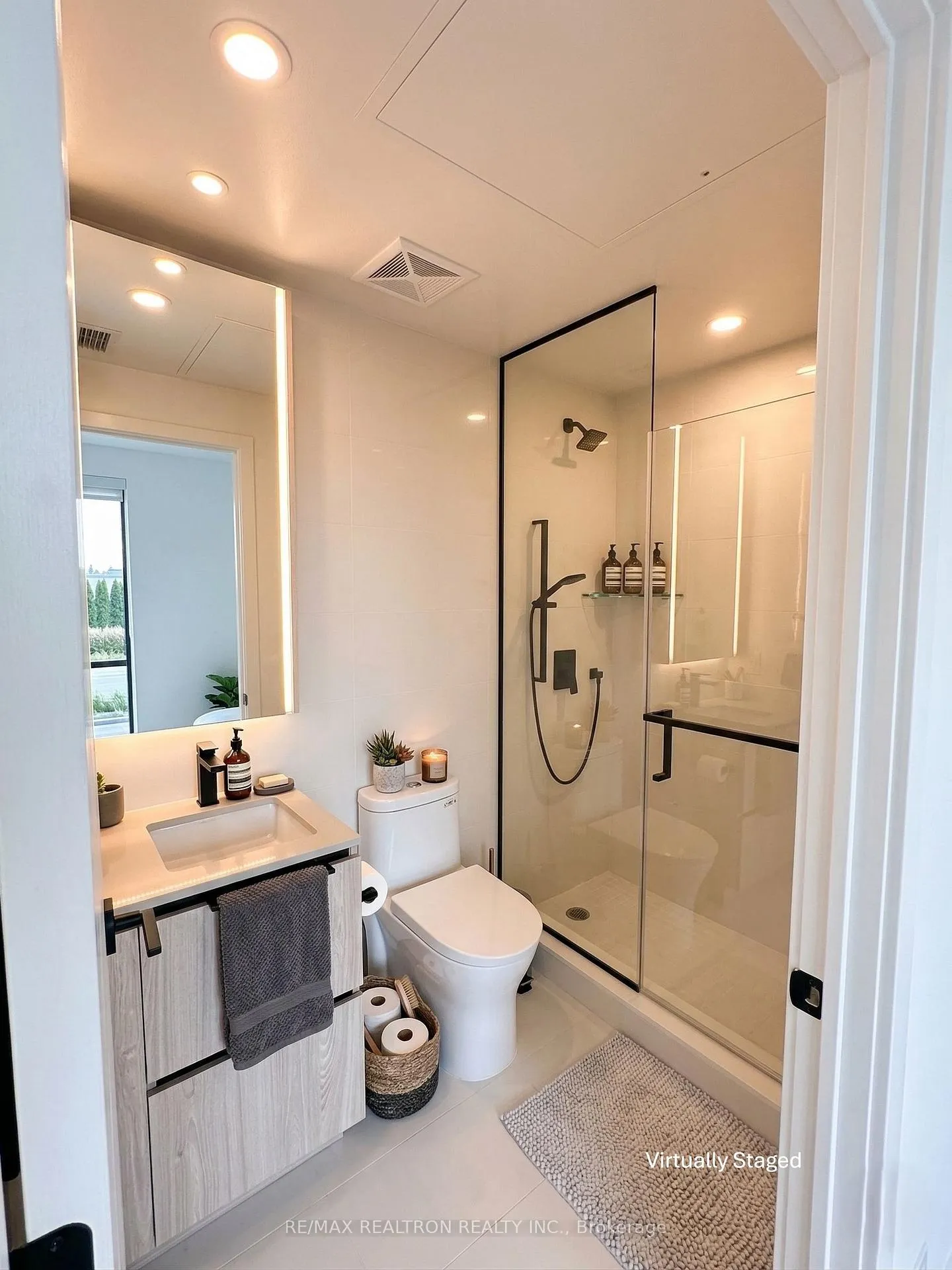 Photo 7 of Unit 606, 699 Sheppard Avenue E, North York, Bayview Village — HOMEH