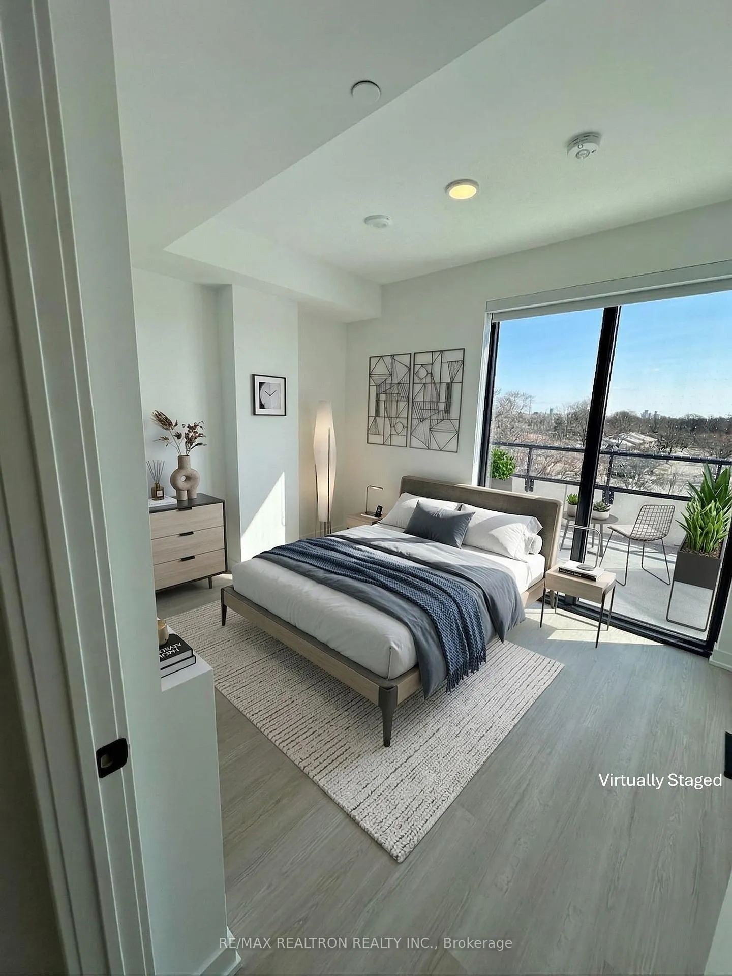 Photo 10 of Unit 606, 699 Sheppard Avenue E, North York, Bayview Village — HOMEH