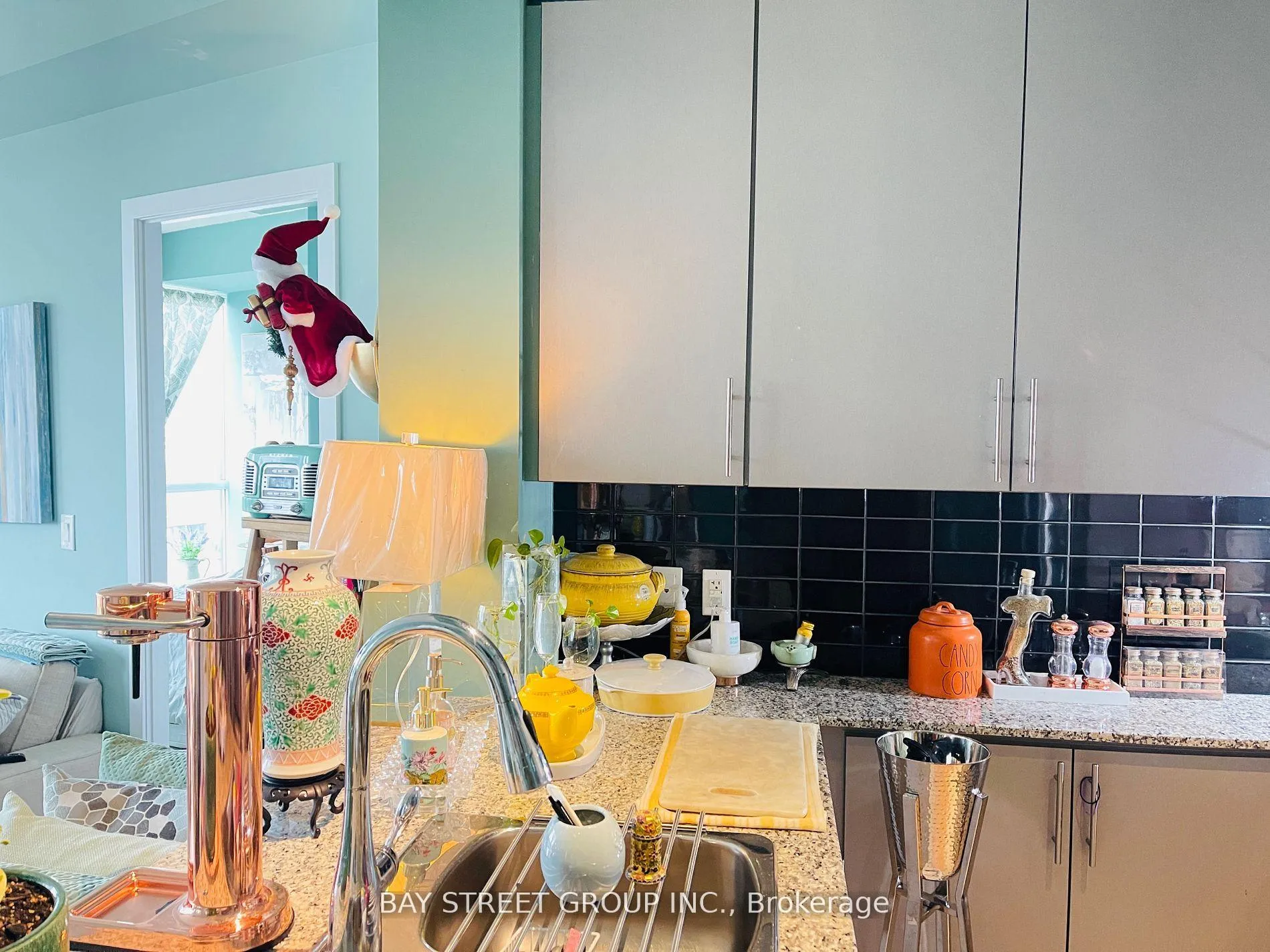 Photo 3 of Unit 911(Master bedroom), 60 Berwick Avenue, Toronto, Yonge-Eglinton — HOMEH