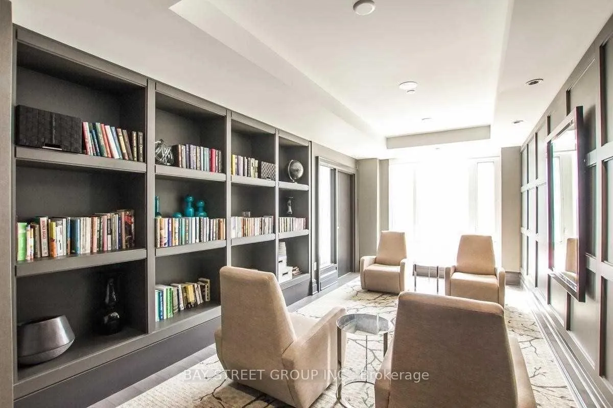Photo 9 of Unit 911(Master bedroom), 60 Berwick Avenue, Toronto, Yonge-Eglinton — HOMEH