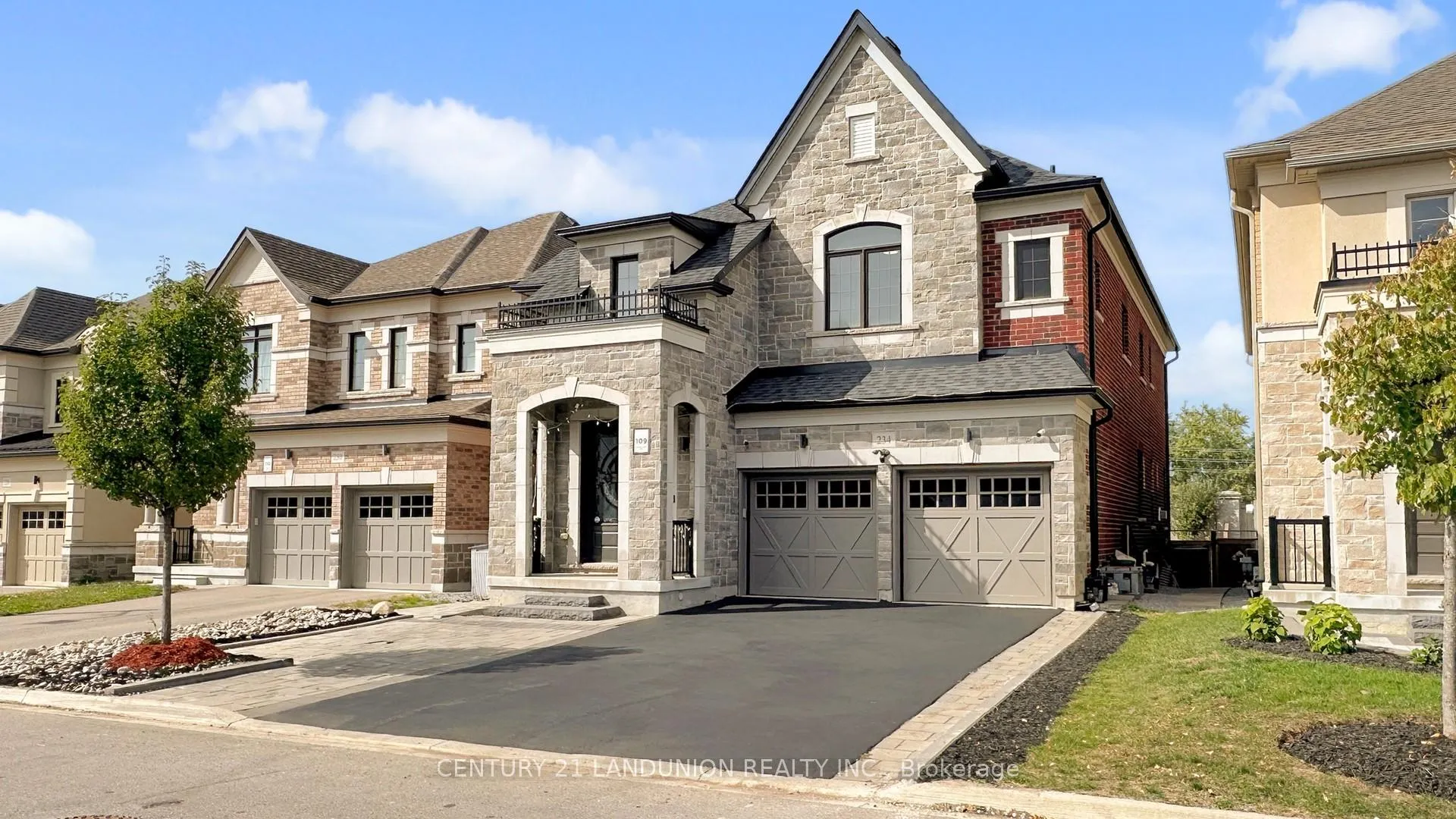 Photo 3 of 234 Touch Gold Crescent, Aurora, Bayview Southeast — HOMEH