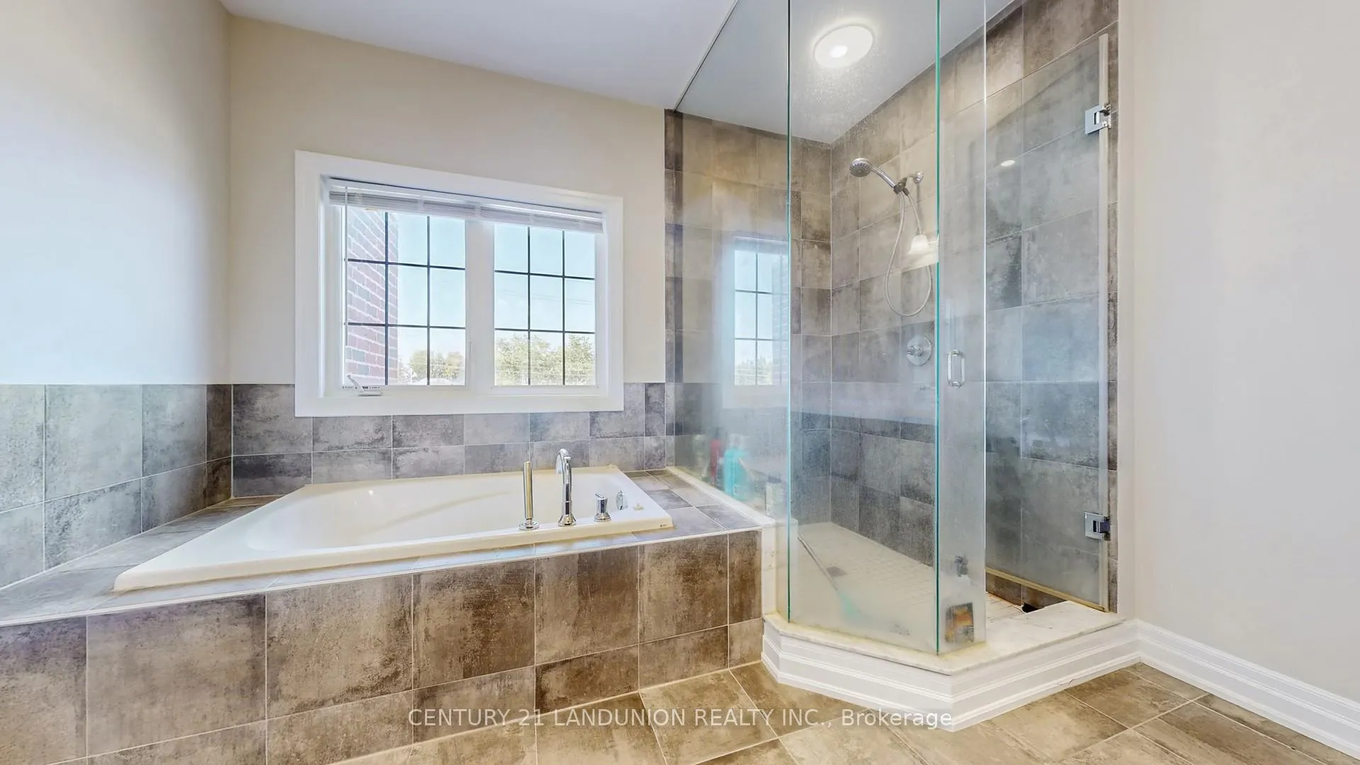Photo 25 of 234 Touch Gold Crescent, Aurora, Bayview Southeast — HOMEH
