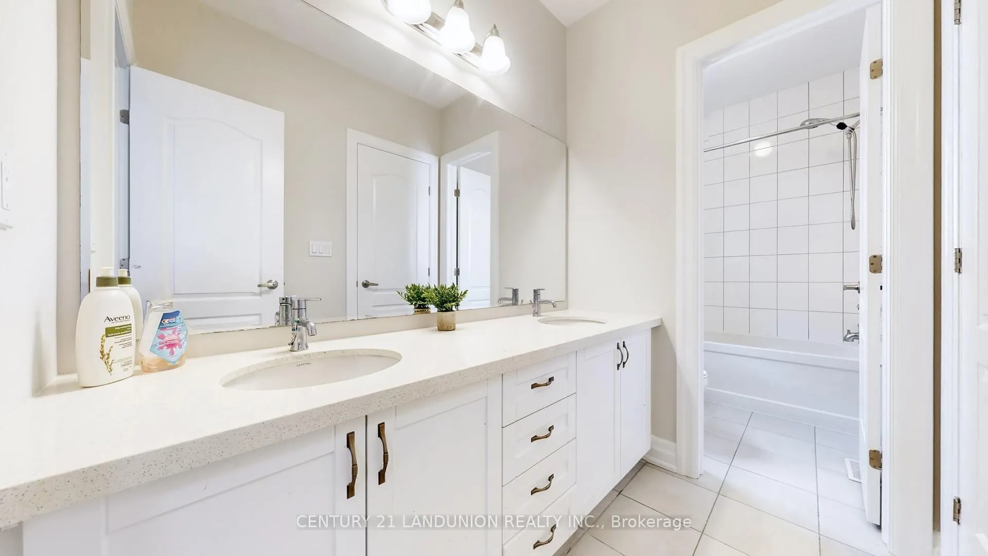 Photo 33 of 234 Touch Gold Crescent, Aurora, Bayview Southeast — HOMEH