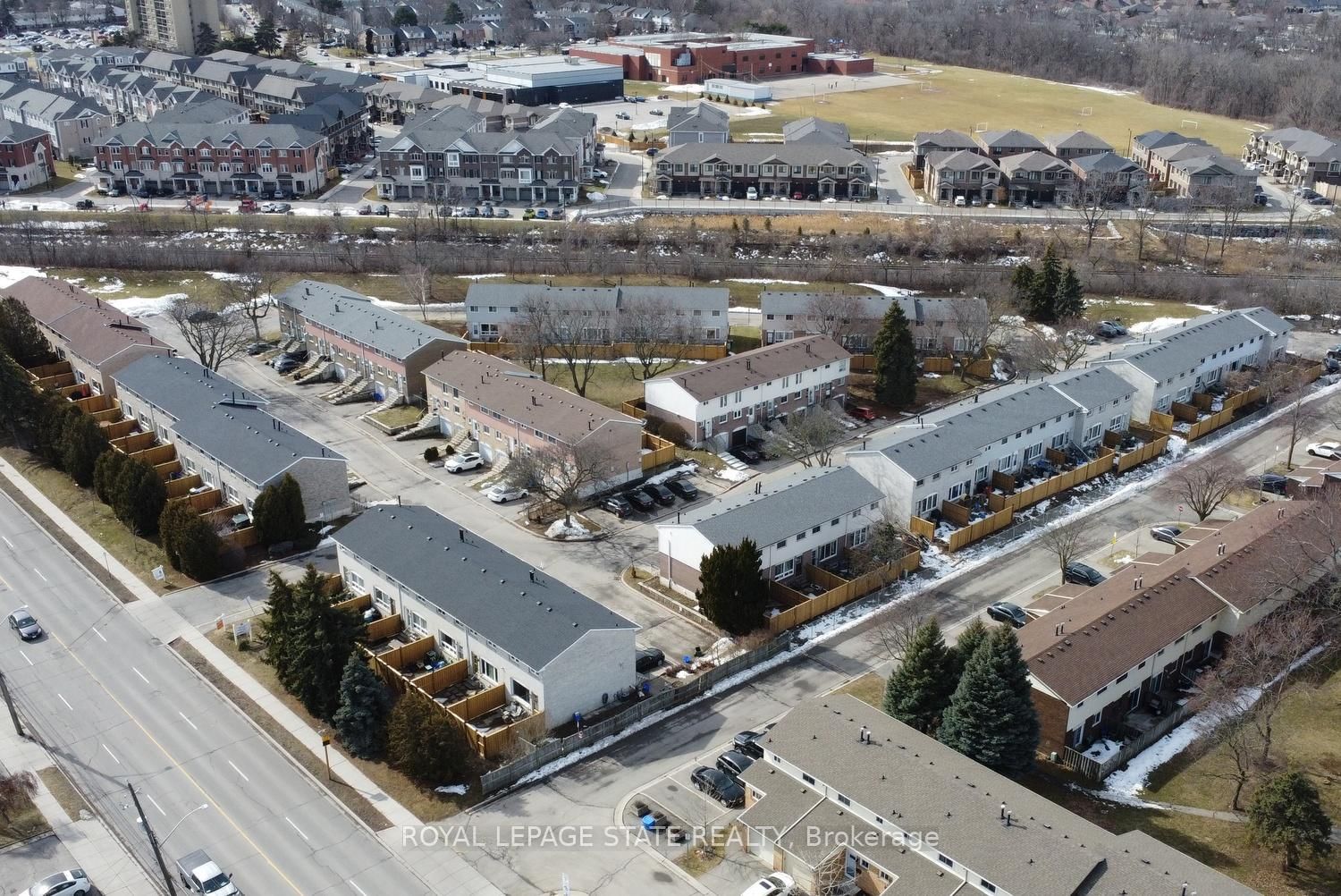 Photo 2 of Unit 72, 120 Quigley Rd, Hamilton, Vincent — HOMEH