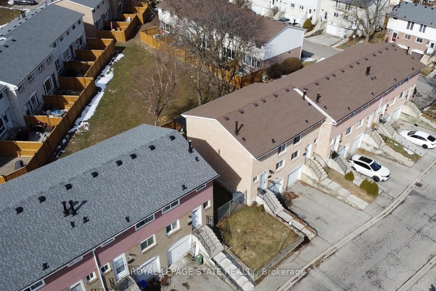 Photo 3 of Unit 72, 120 Quigley Rd, Hamilton, Vincent — HOMEH