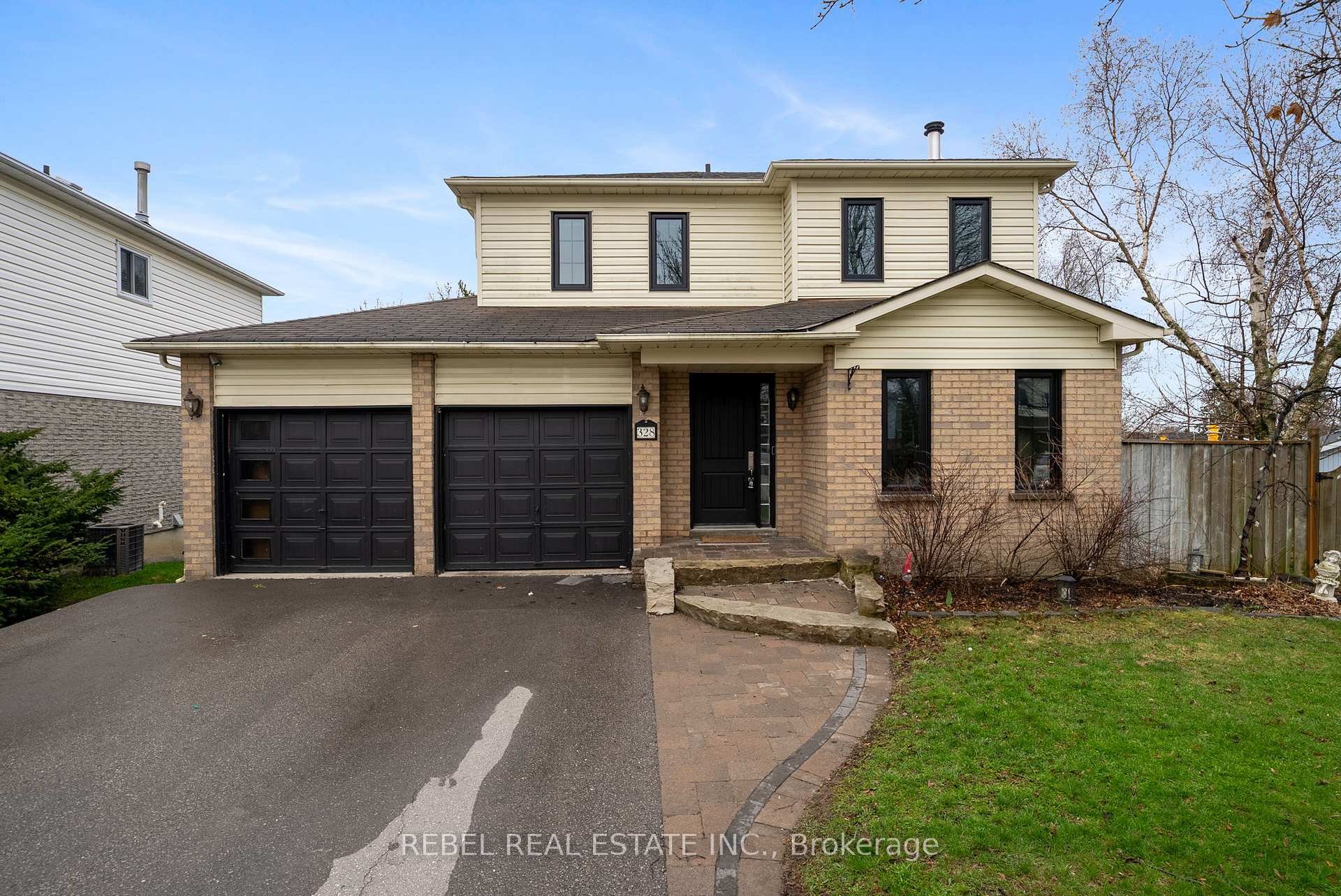 Photo 1 of 328 Challenger Court, Clarington, Newcastle — HOMEH