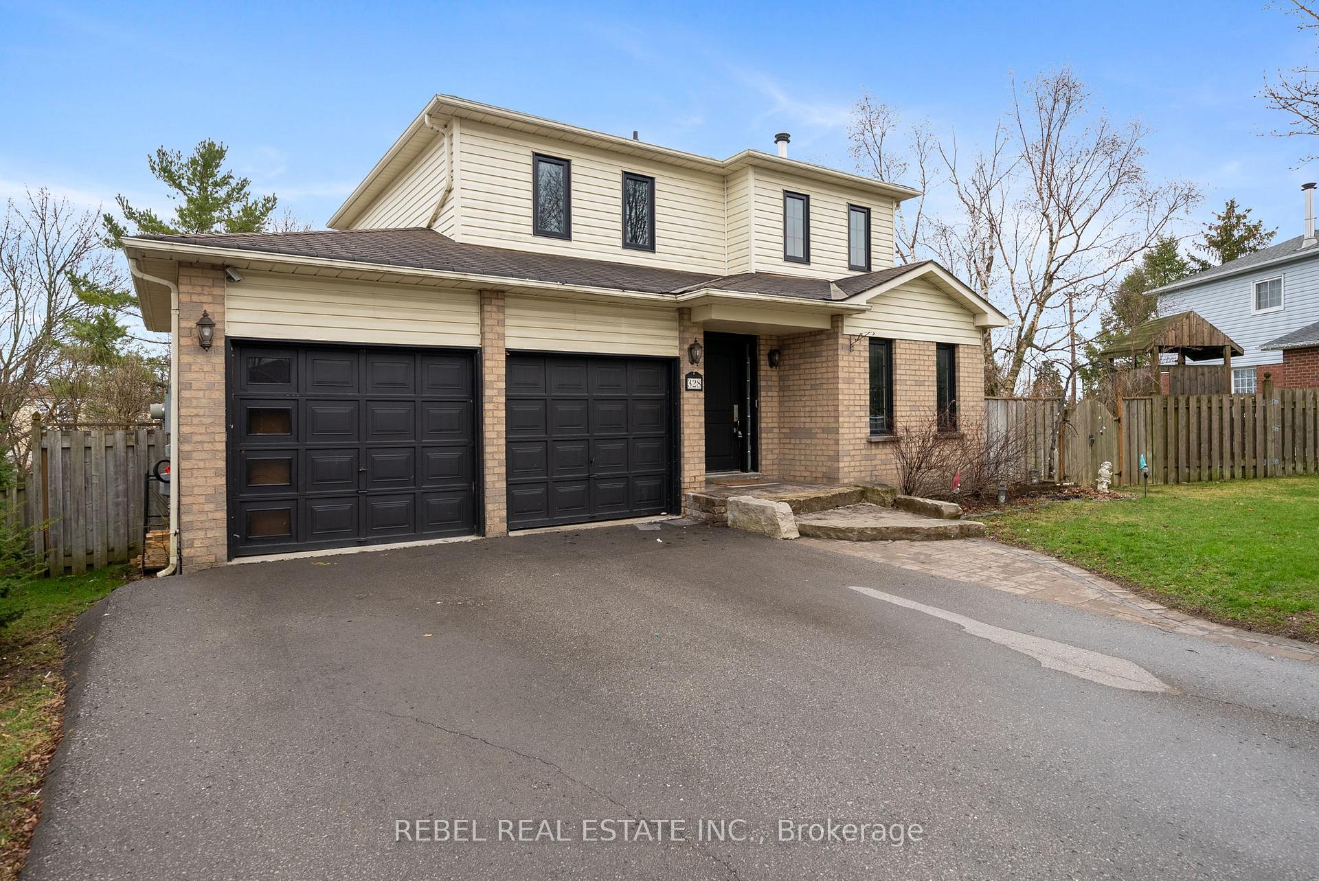 Photo 3 of 328 Challenger Court, Clarington, Newcastle — HOMEH