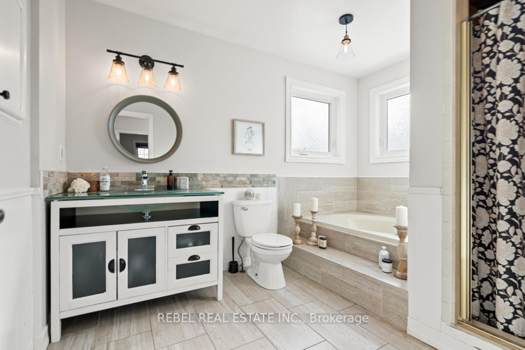 Photo 22 of 328 Challenger Court, Clarington, Newcastle — HOMEH