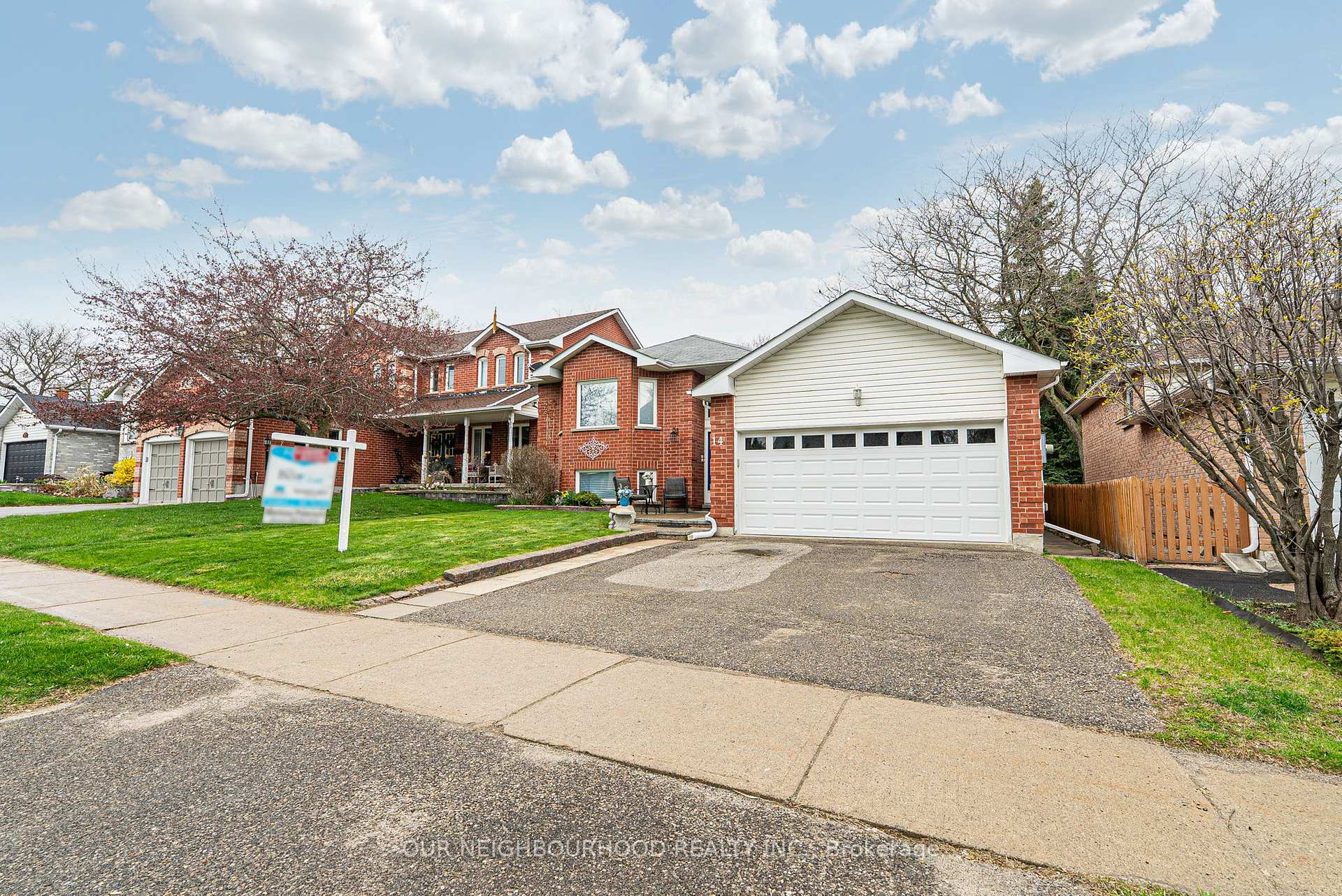 Photo 3 of 14 Concession Street E, Clarington, Bowmanville — HOMEH