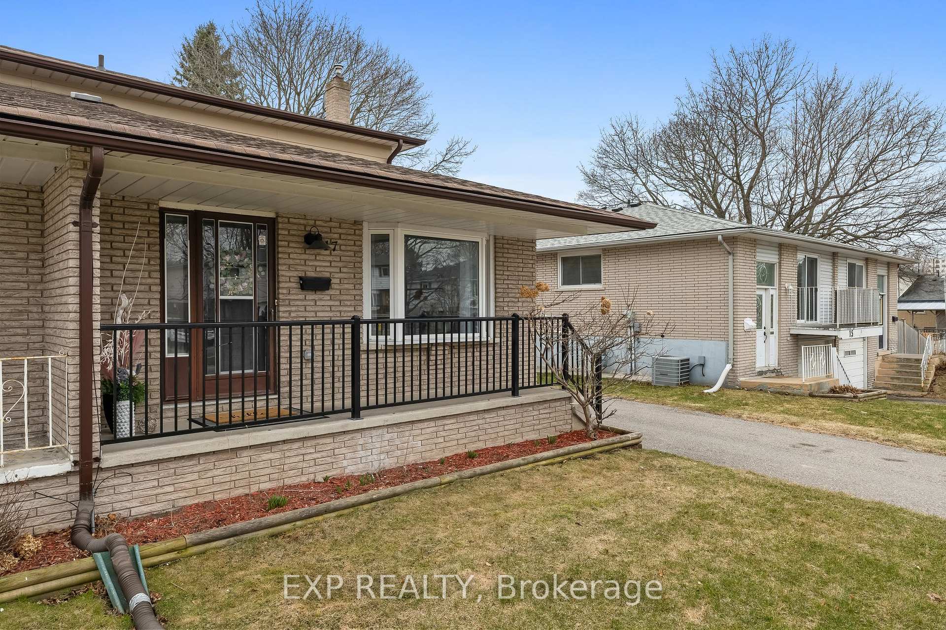 Photo 1 of 17 Lawrence Crescent, Clarington, Bowmanville — HOMEH