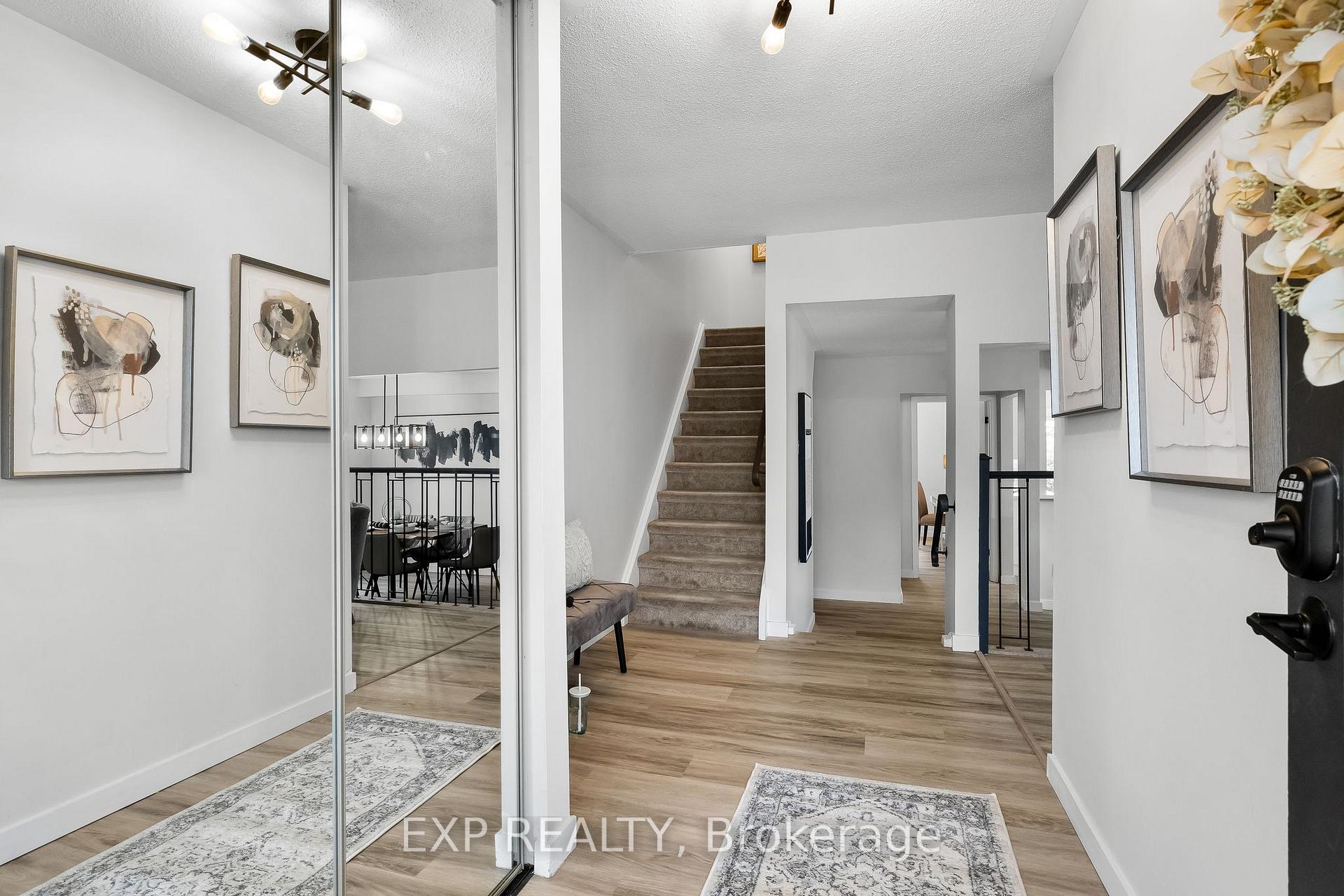 Photo 5 of 17 Lawrence Crescent, Clarington, Bowmanville — HOMEH