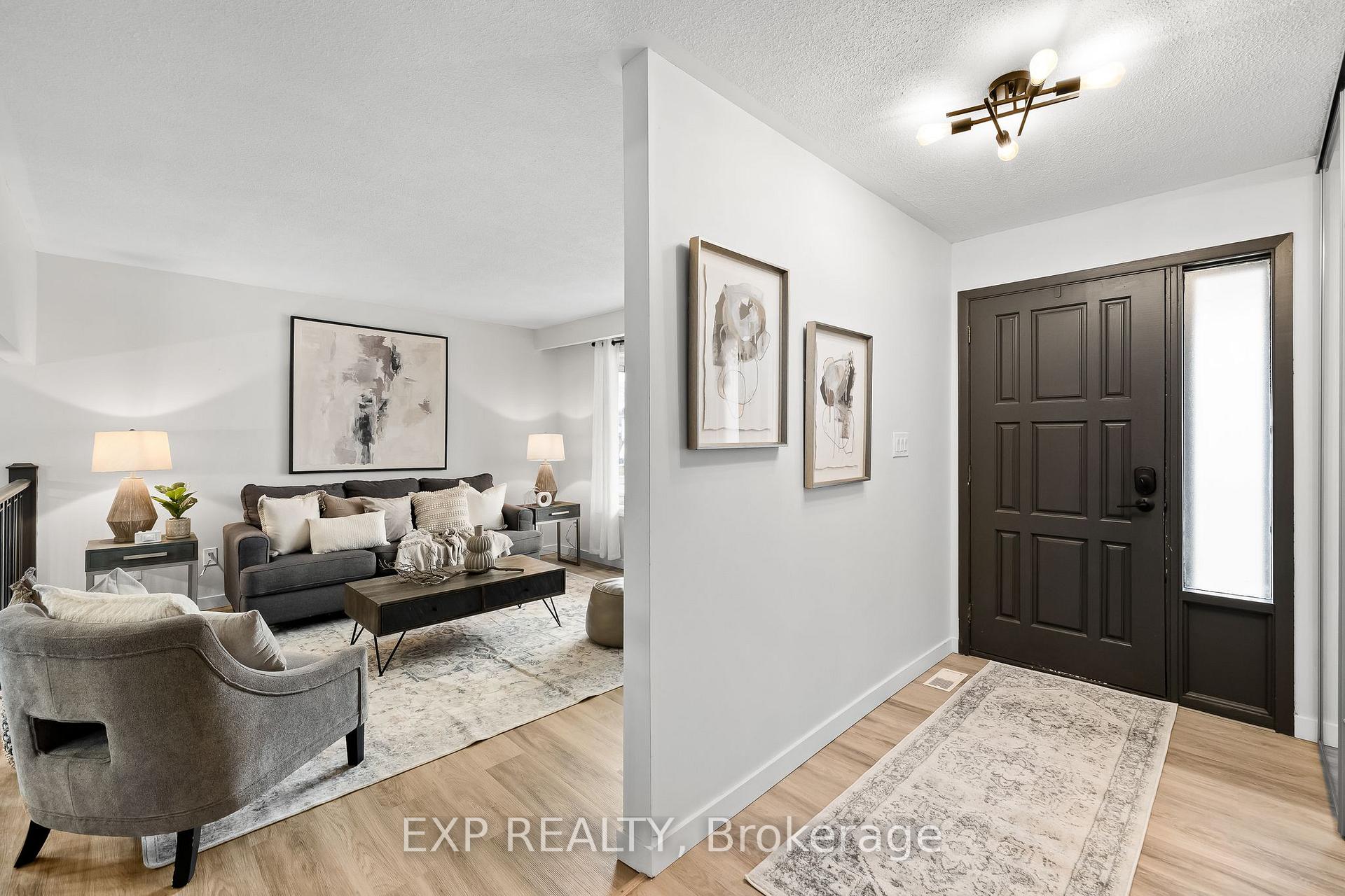 Photo 6 of 17 Lawrence Crescent, Clarington, Bowmanville — HOMEH