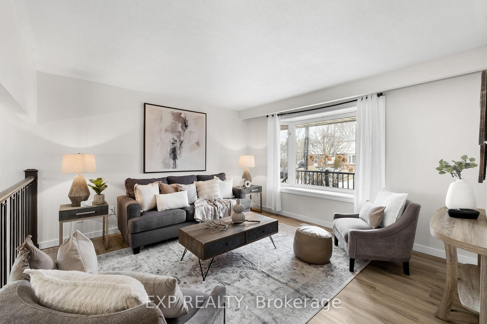 Photo 7 of 17 Lawrence Crescent, Clarington, Bowmanville — HOMEH