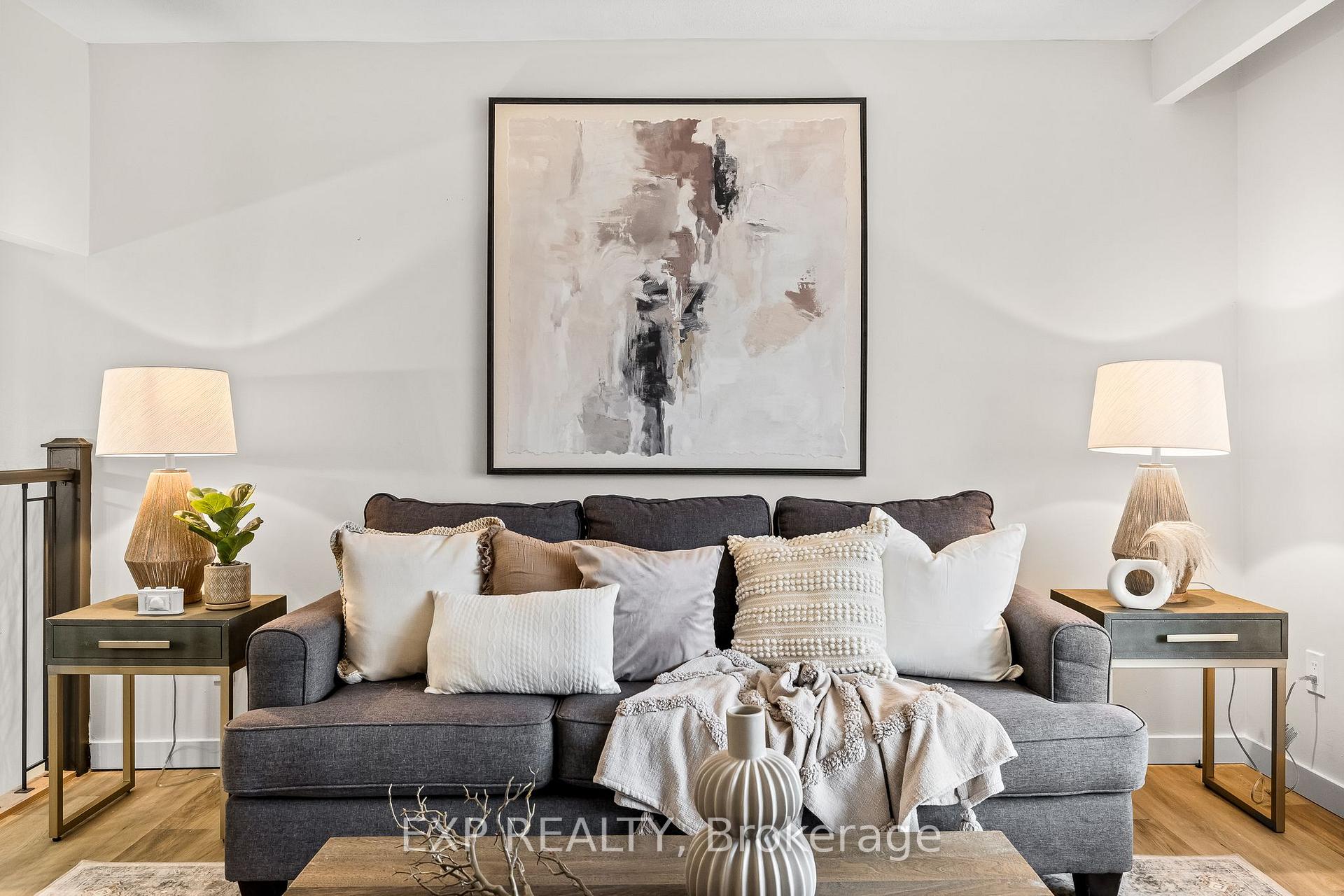 Photo 8 of 17 Lawrence Crescent, Clarington, Bowmanville — HOMEH
