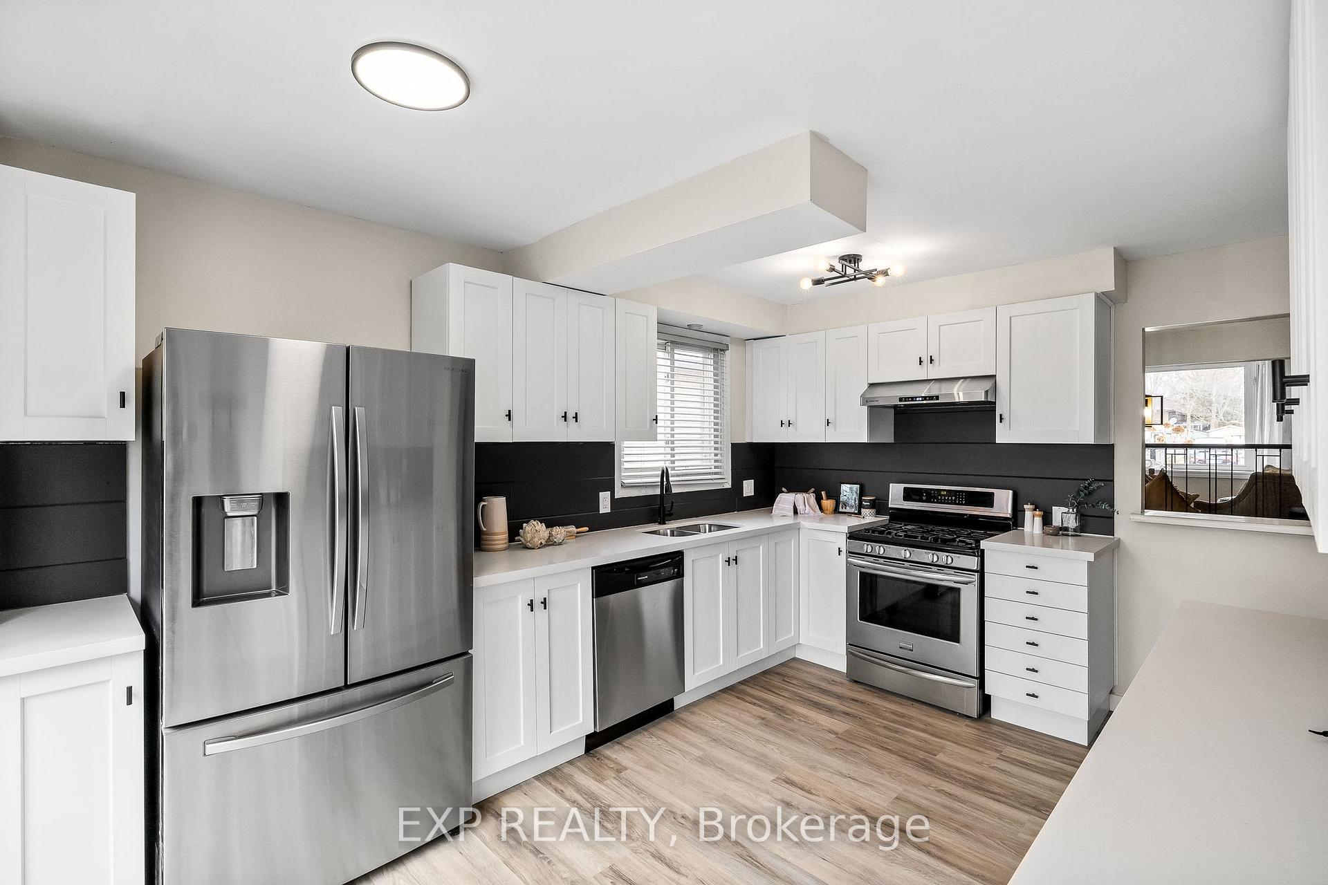 Photo 15 of 17 Lawrence Crescent, Clarington, Bowmanville — HOMEH