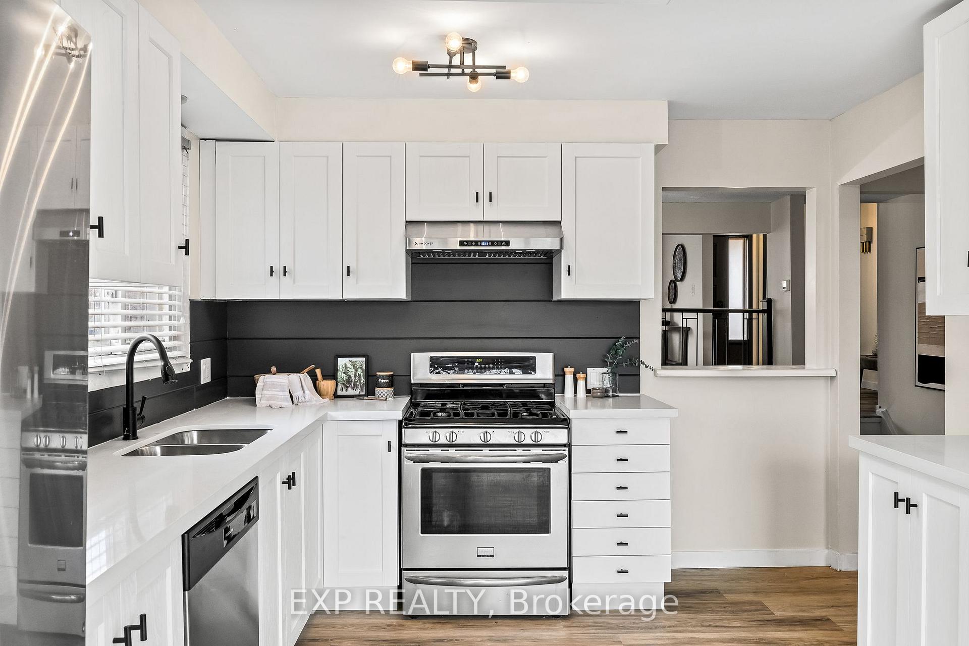 Photo 16 of 17 Lawrence Crescent, Clarington, Bowmanville — HOMEH