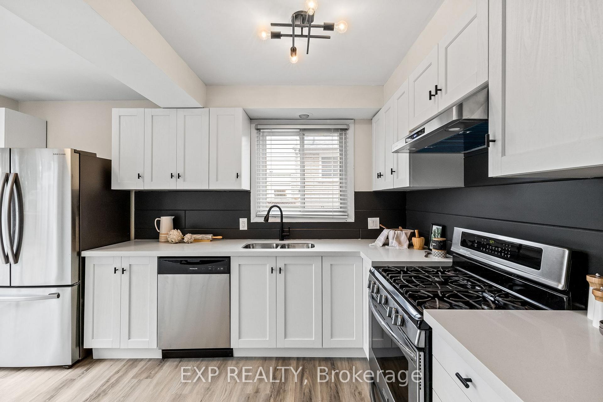 Photo 18 of 17 Lawrence Crescent, Clarington, Bowmanville — HOMEH