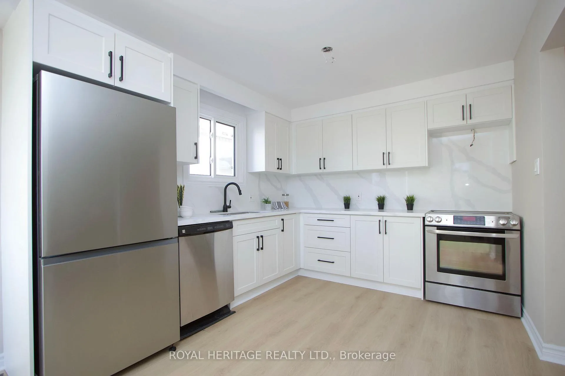 Photo 9 of 77 Devondale Street, Clarington, Courtice — HOMEH