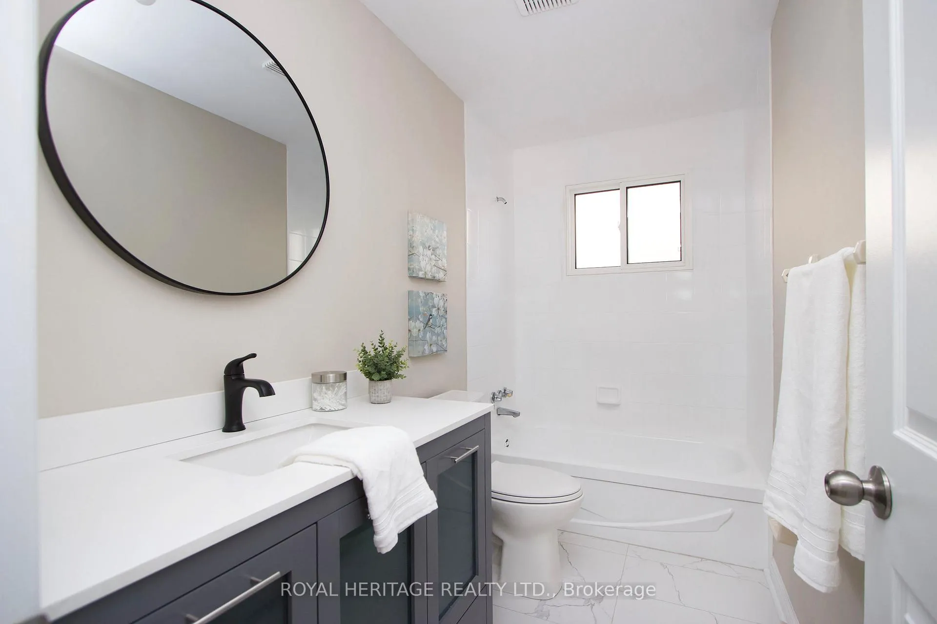 Photo 15 of 77 Devondale Street, Clarington, Courtice — HOMEH