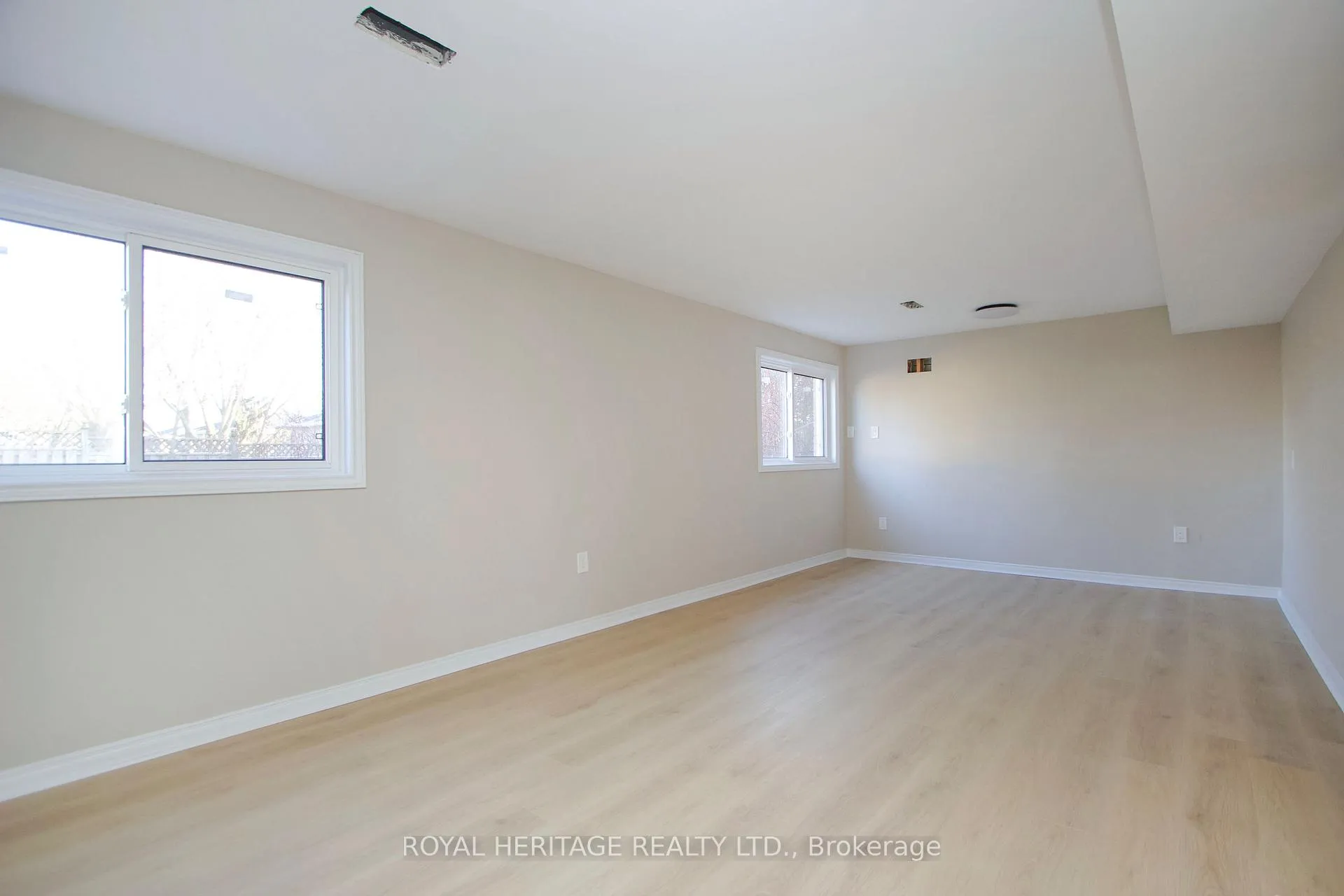 Photo 19 of 77 Devondale Street, Clarington, Courtice — HOMEH