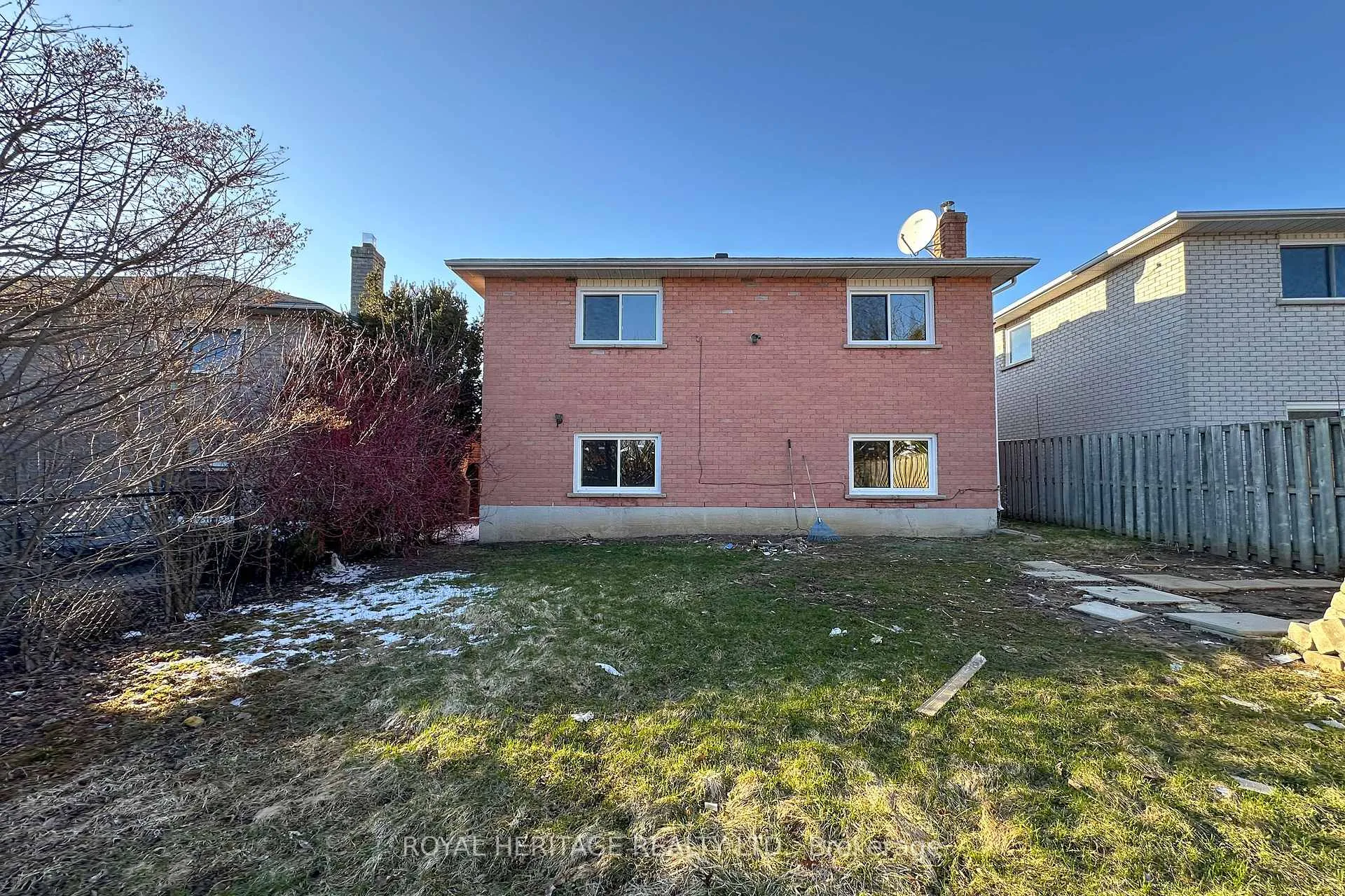 Photo 23 of 77 Devondale Street, Clarington, Courtice — HOMEH
