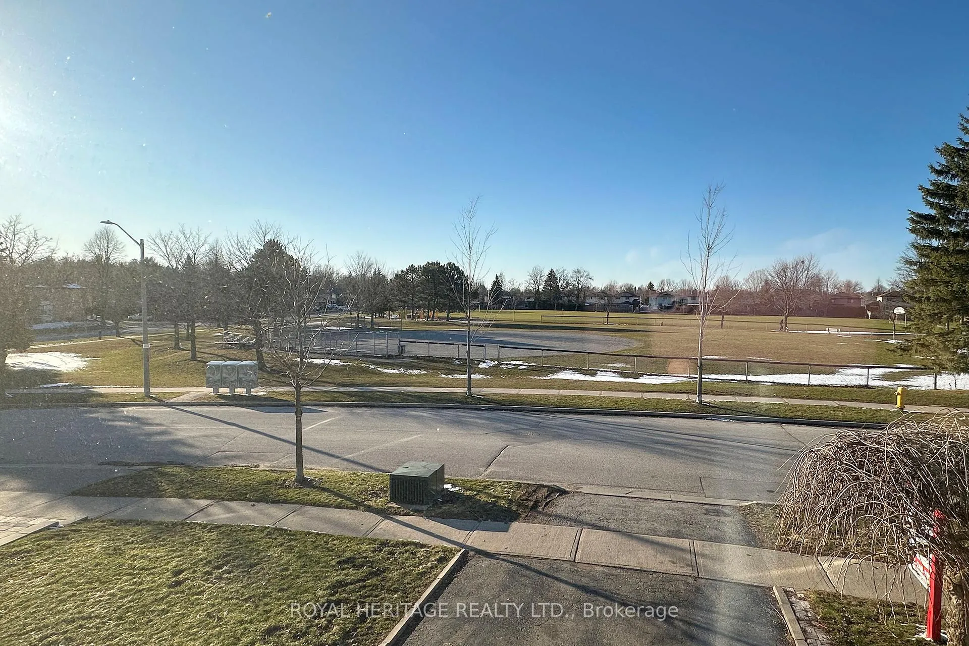 Photo 25 of 77 Devondale Street, Clarington, Courtice — HOMEH