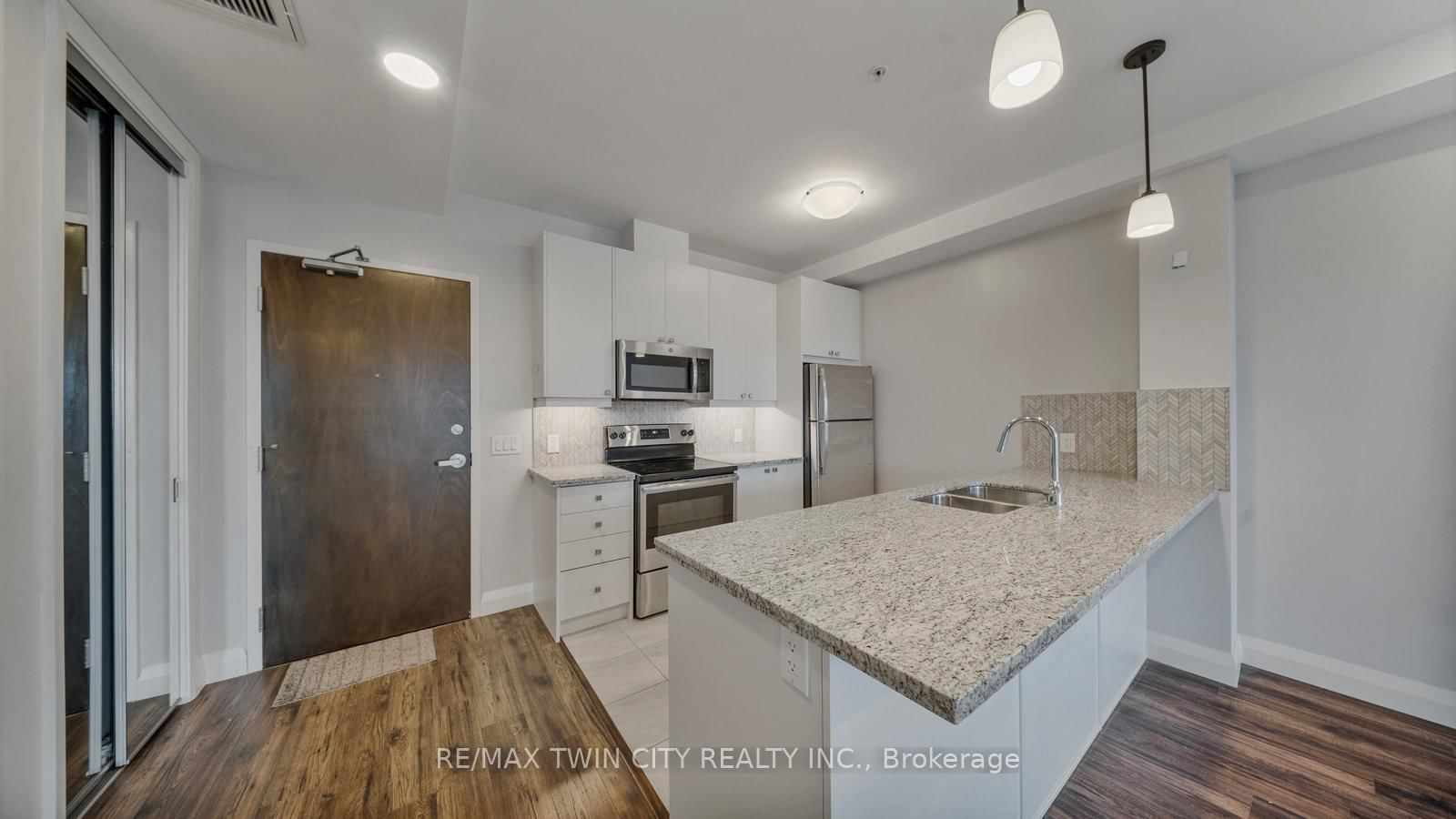Photo 10 of Unit 520, 118 King St E, Hamilton, Beasley — HOMEH