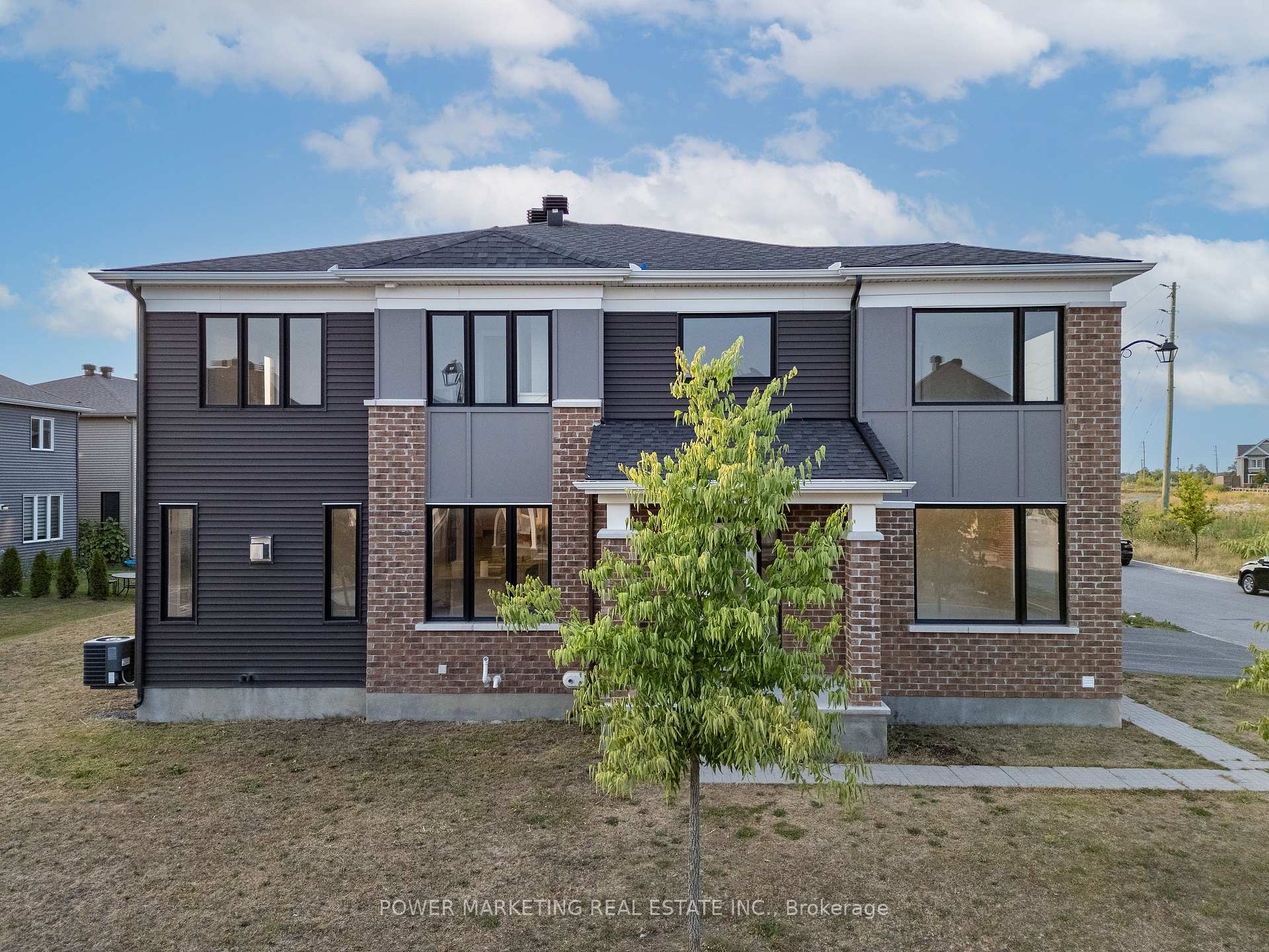 Photo 2 of 701 Megrez Way, Ottawa, Barrhaven - Half Moon Bay — HOMEH