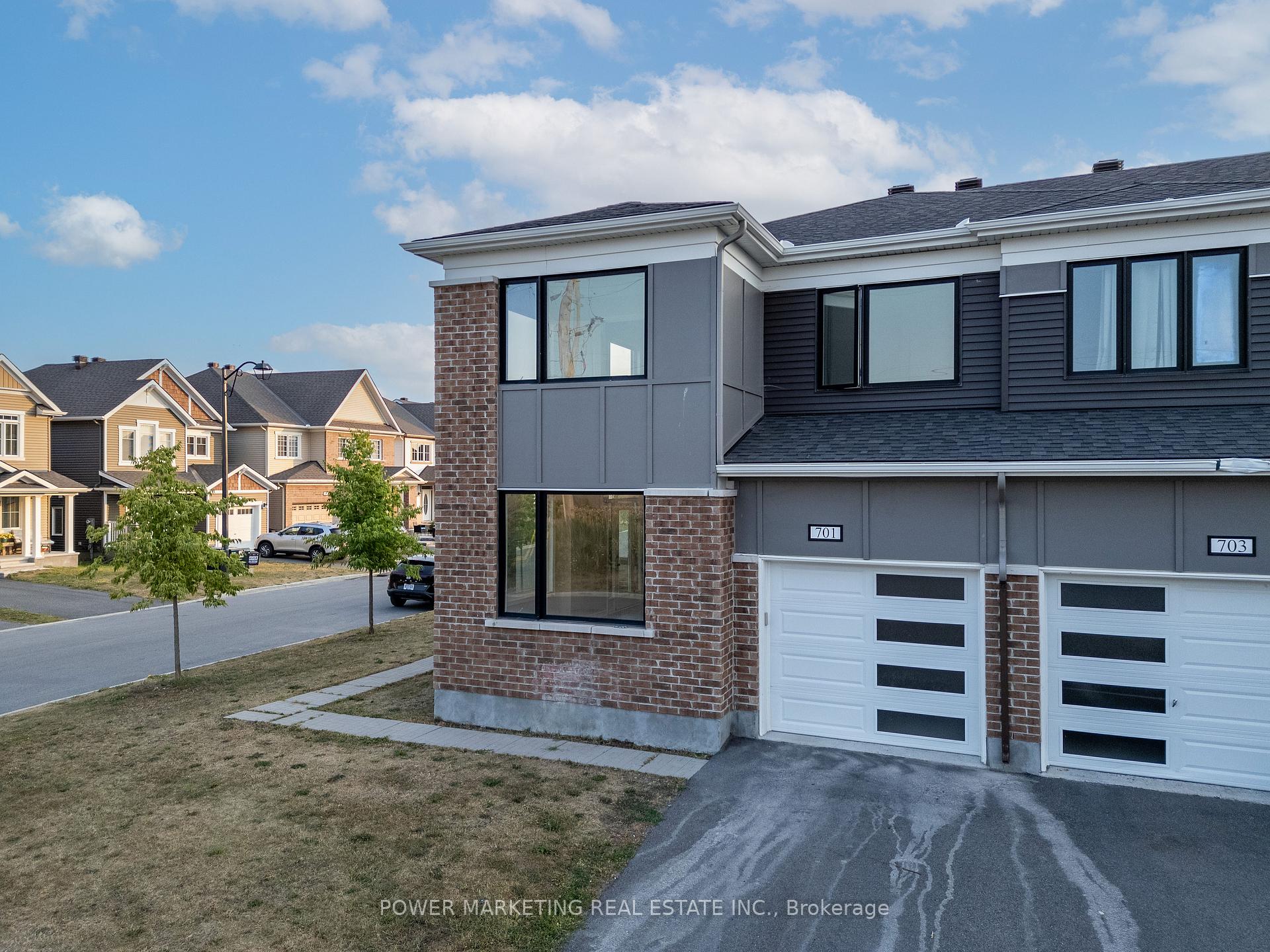 Photo 3 of 701 Megrez Way, Ottawa, Barrhaven - Half Moon Bay — HOMEH