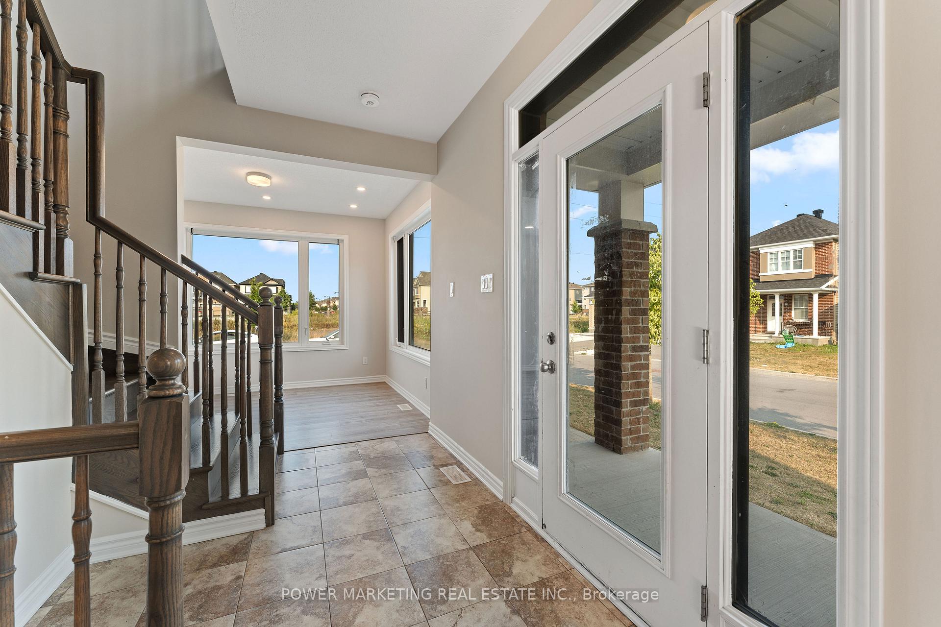Photo 4 of 701 Megrez Way, Ottawa, Barrhaven - Half Moon Bay — HOMEH