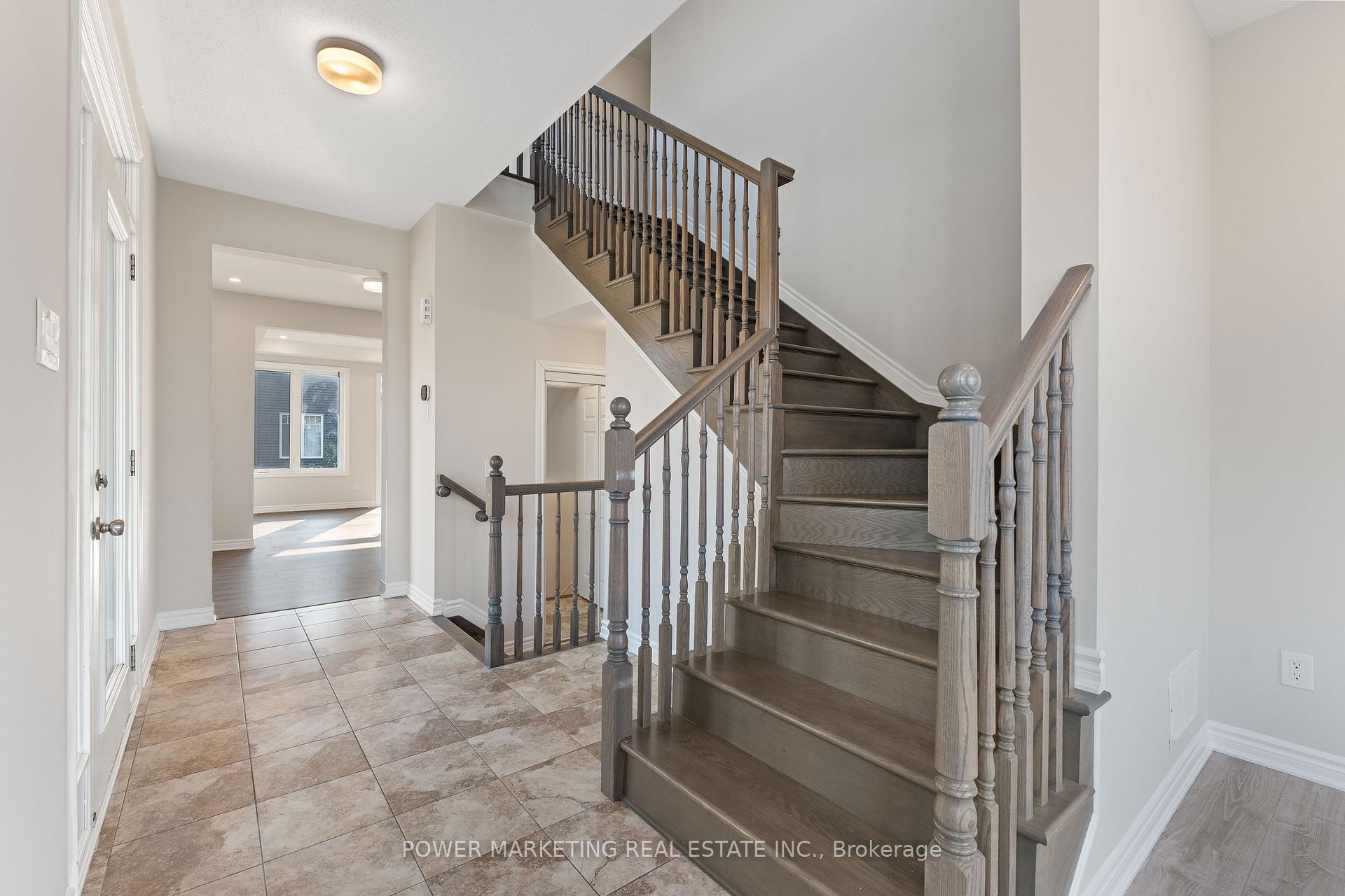 Photo 5 of 701 Megrez Way, Ottawa, Barrhaven - Half Moon Bay — HOMEH