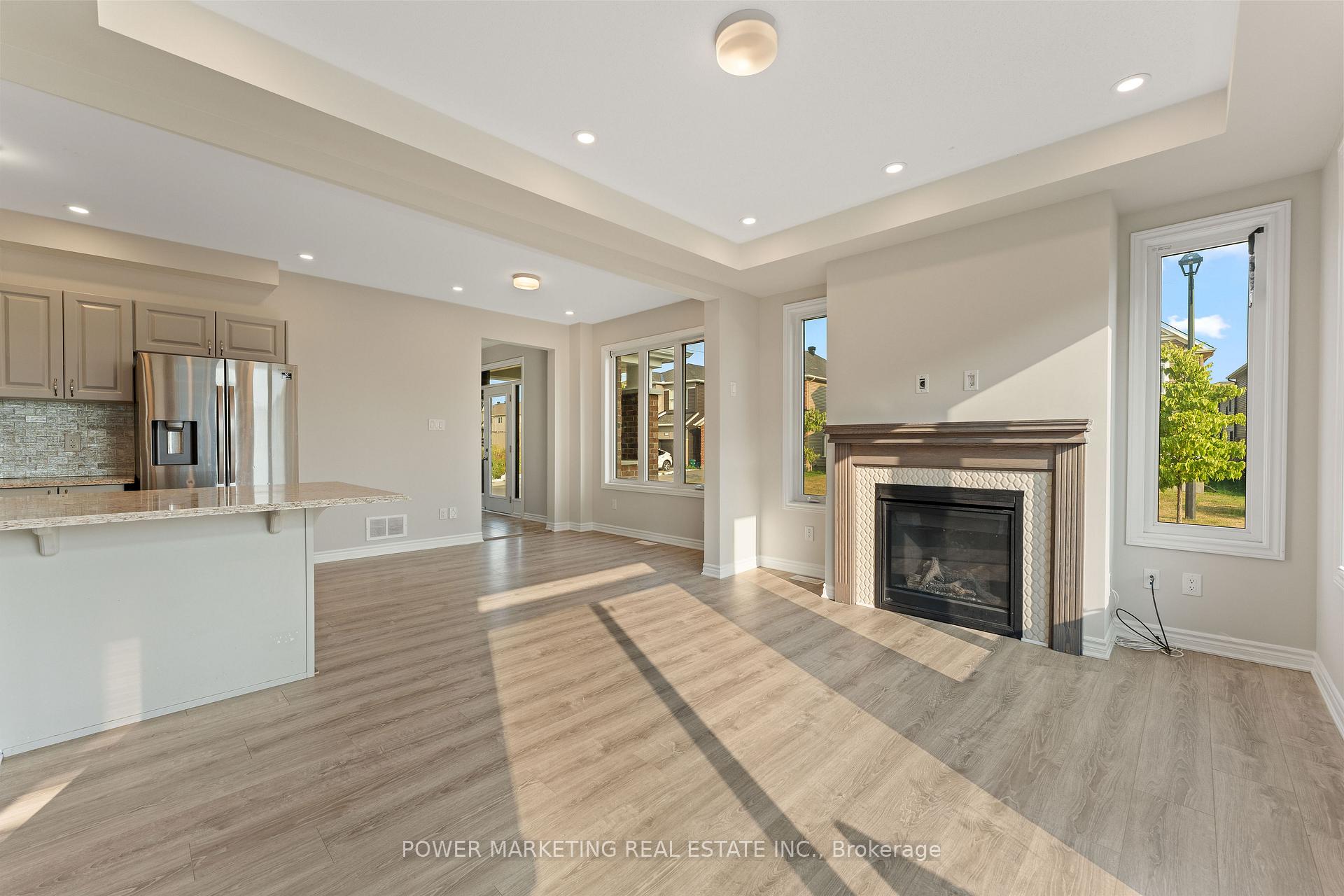 Photo 8 of 701 Megrez Way, Ottawa, Barrhaven - Half Moon Bay — HOMEH