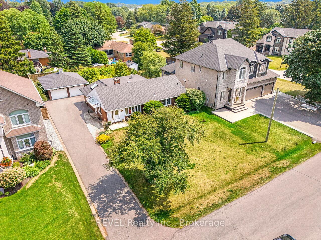 Photo 3 of 341 Robina Road, Hamilton, Ancaster — HOMEH