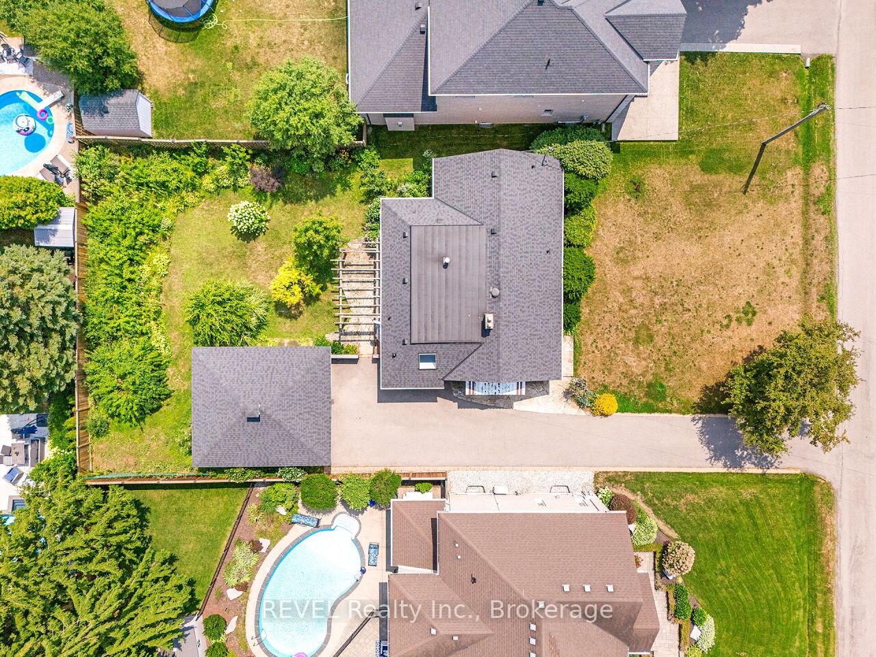 Photo 4 of 341 Robina Road, Hamilton, Ancaster — HOMEH