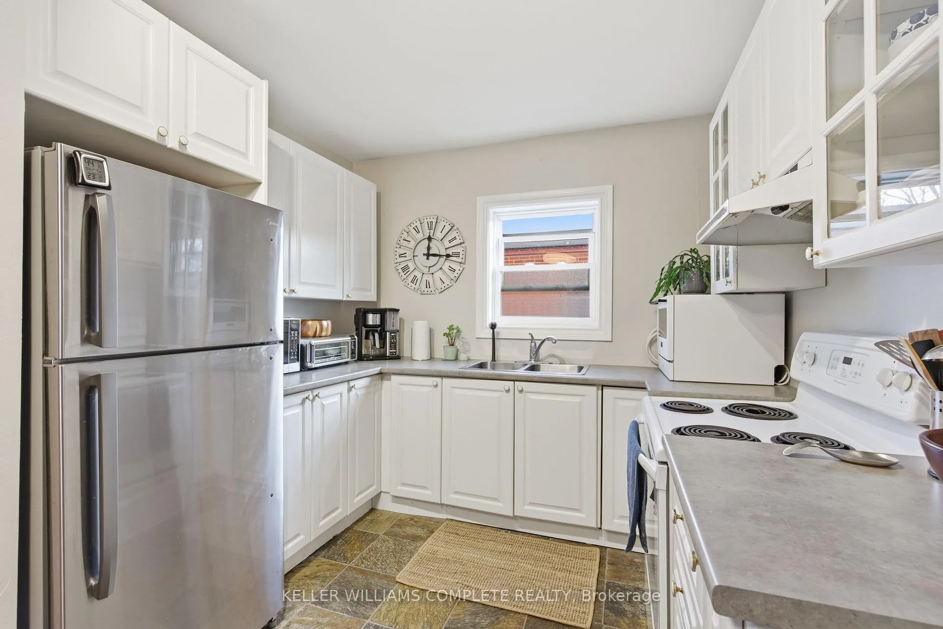 Photo 5 of Unit 310, 836 Concession St, Hamilton, Raleigh — HOMEH