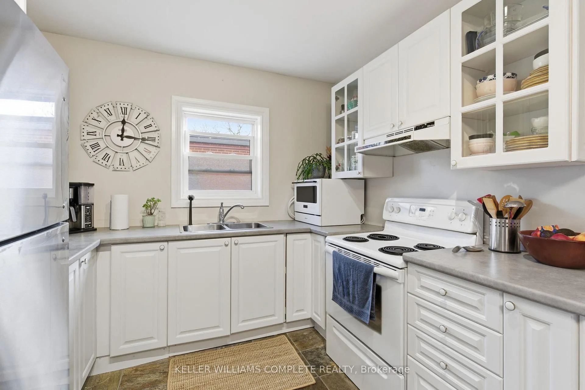 Photo 6 of Unit 310, 836 Concession St, Hamilton, Raleigh — HOMEH
