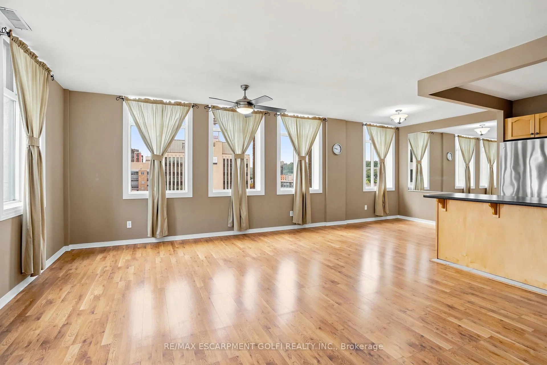 Photo 13 of Unit 902, 36 James St S, Hamilton, Central — HOMEH
