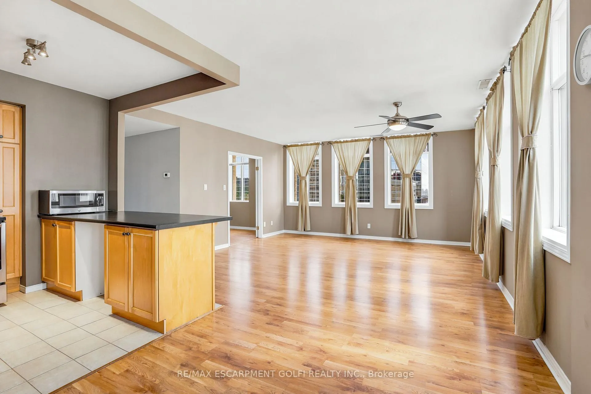 Photo 16 of Unit 902, 36 James St S, Hamilton, Central — HOMEH