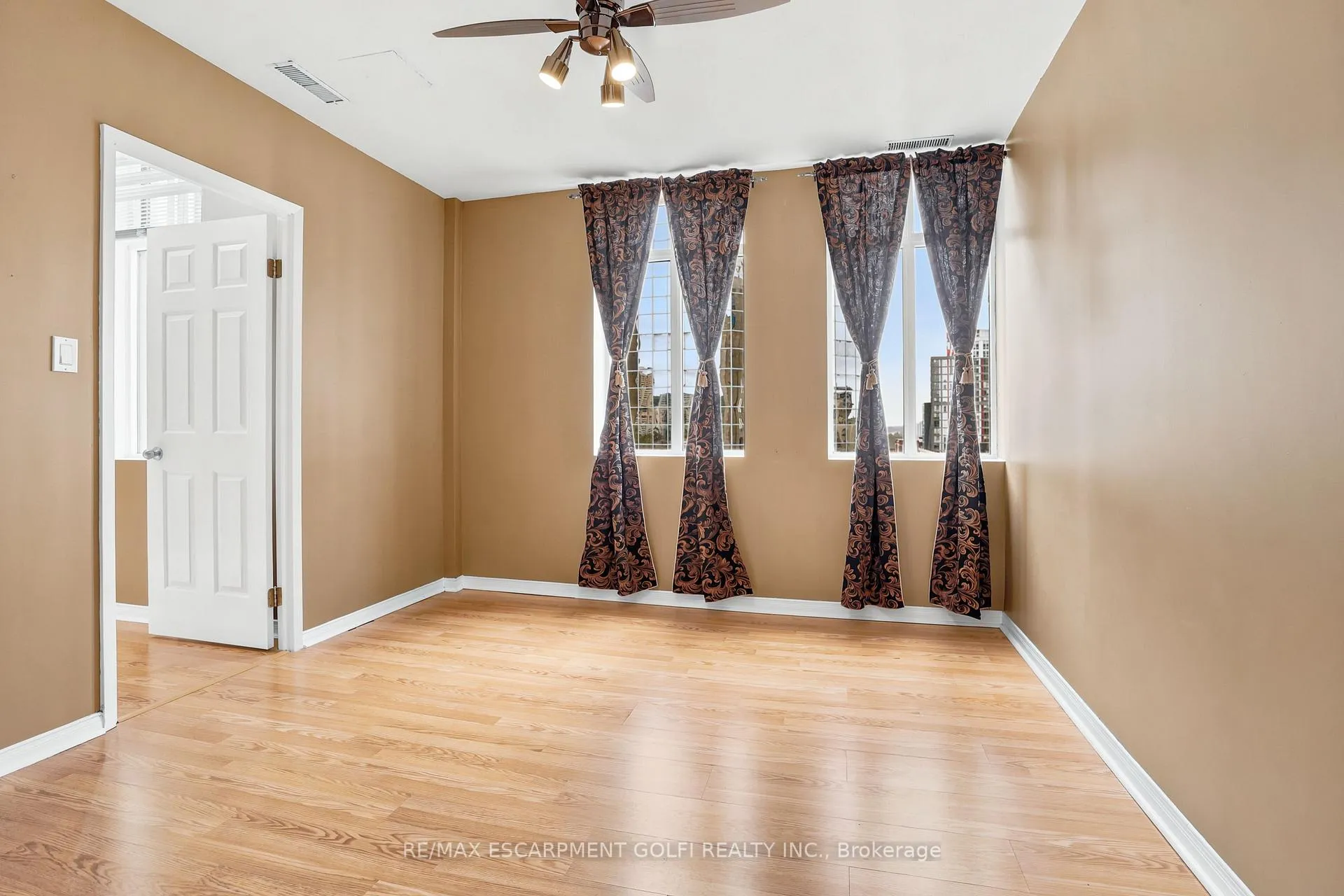 Photo 23 of Unit 902, 36 James St S, Hamilton, Central — HOMEH
