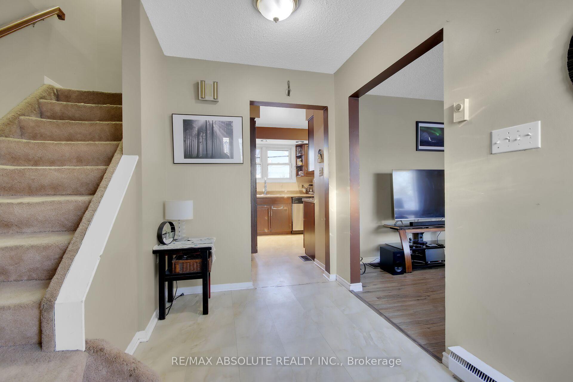 Photo 3 of 89 Gary Crescent, Arnprior — HOMEH