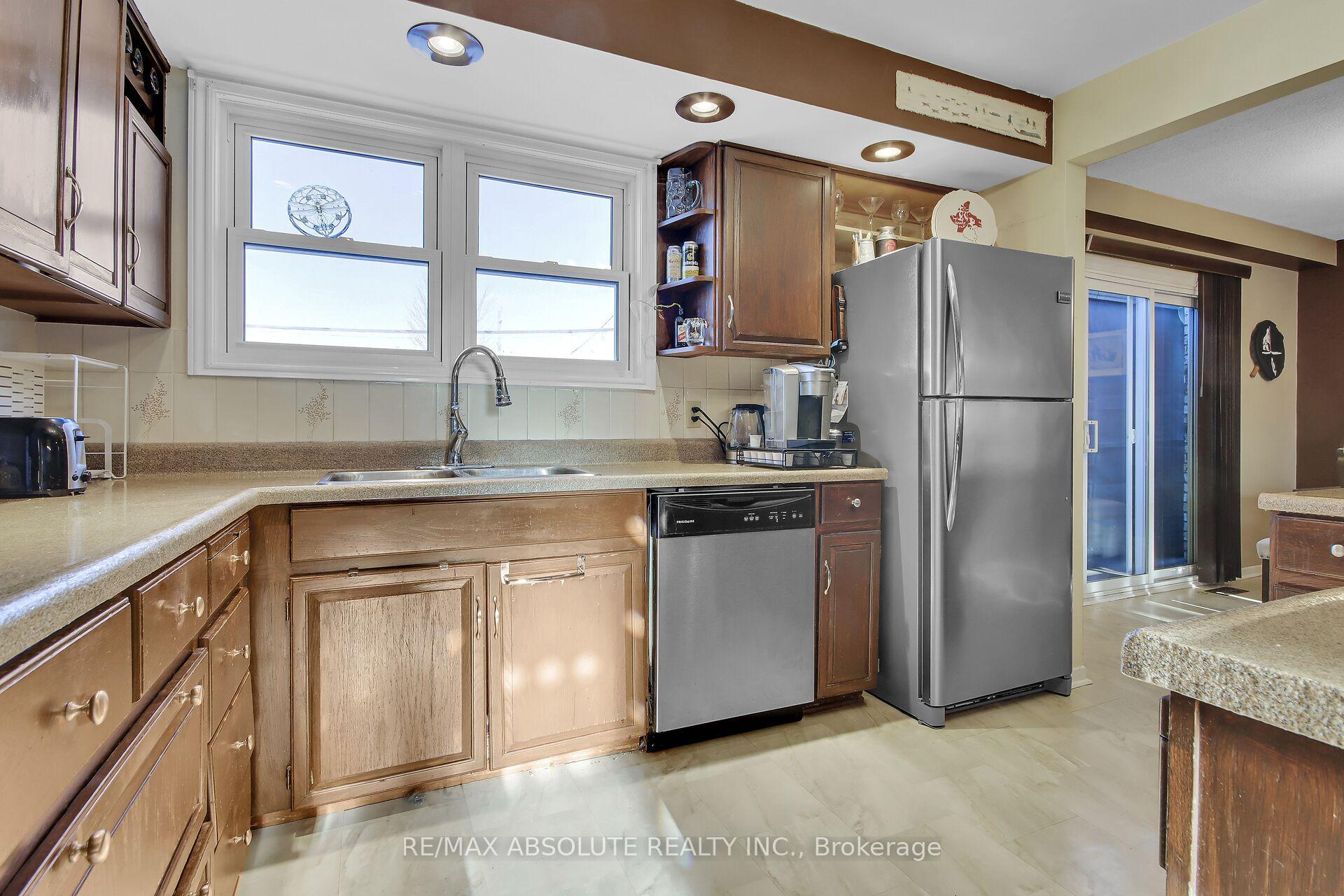 Photo 4 of 89 Gary Crescent, Arnprior — HOMEH
