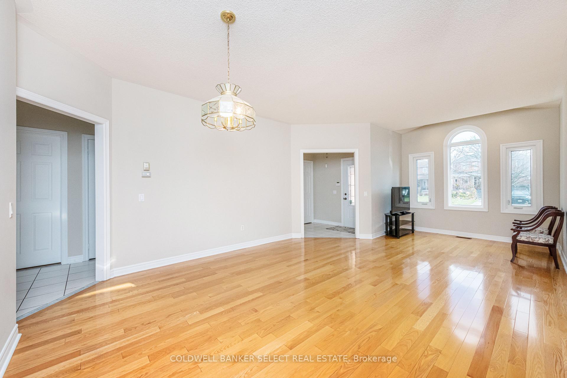 Photo 9 of 129 Riverwood Terrace, Caledon, Bolton East — HOMEH