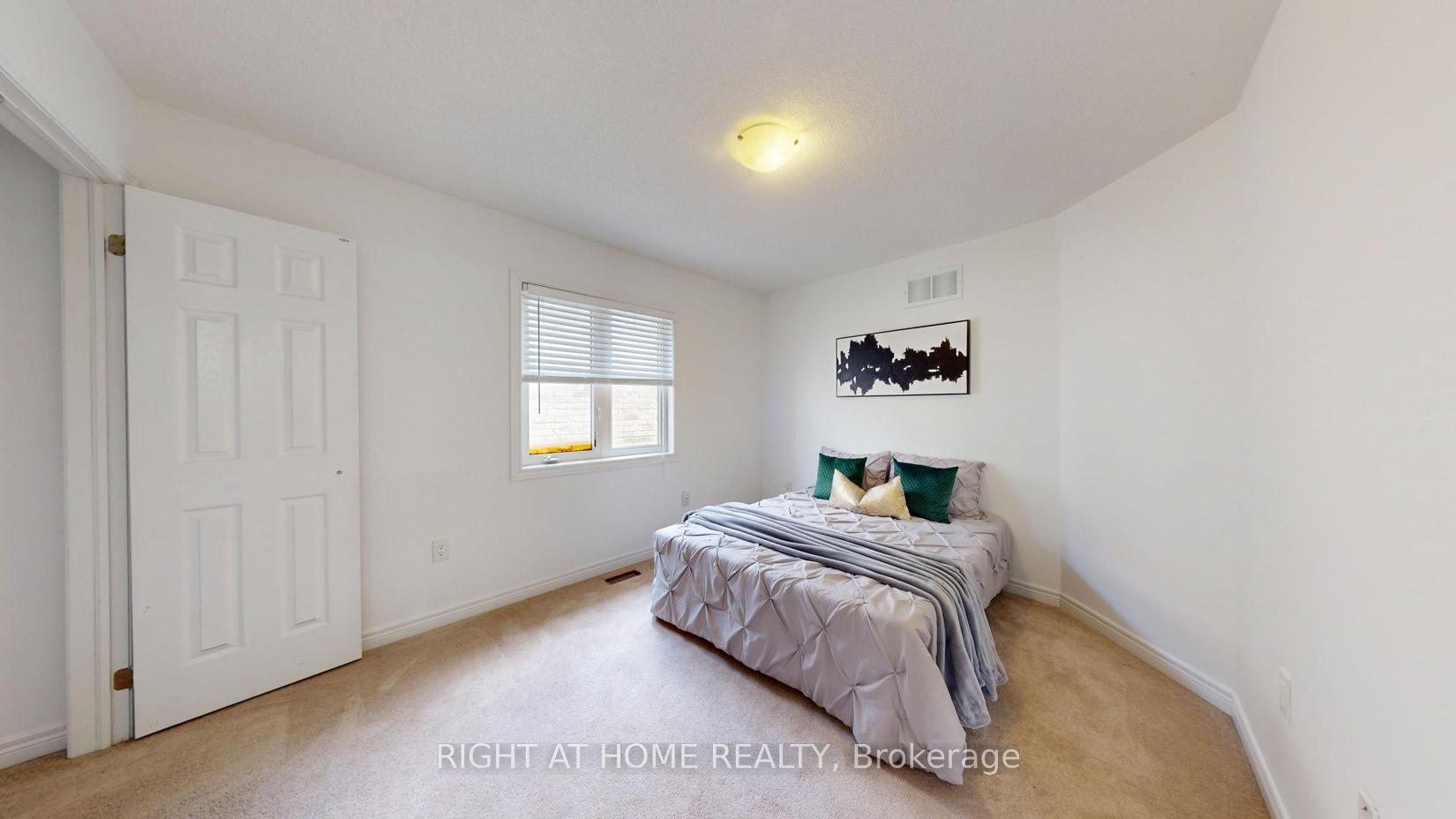 Photo 32 of 99 Grady Drive, Clarington, Newcastle — HOMEH