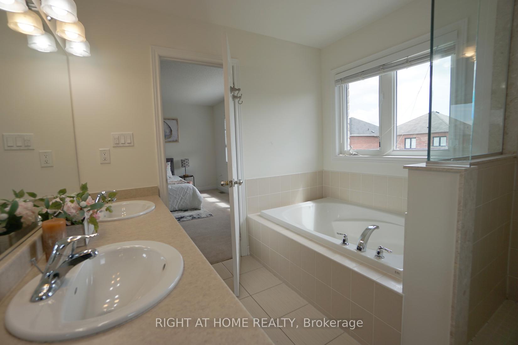 Photo 38 of 99 Grady Drive, Clarington, Newcastle — HOMEH